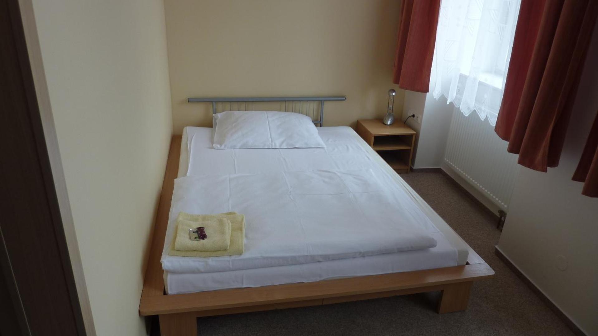 Twin Room - Photo 9