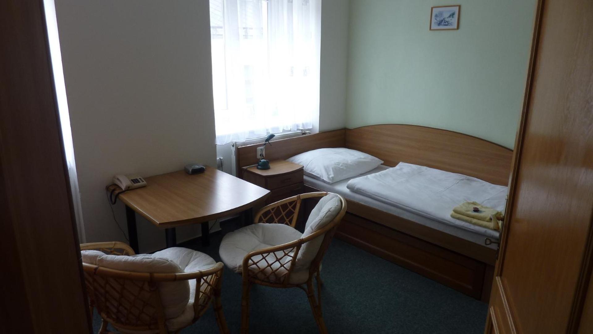 Twin Room with View - Photo 3