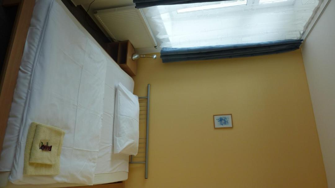 Twin Room - Photo 7