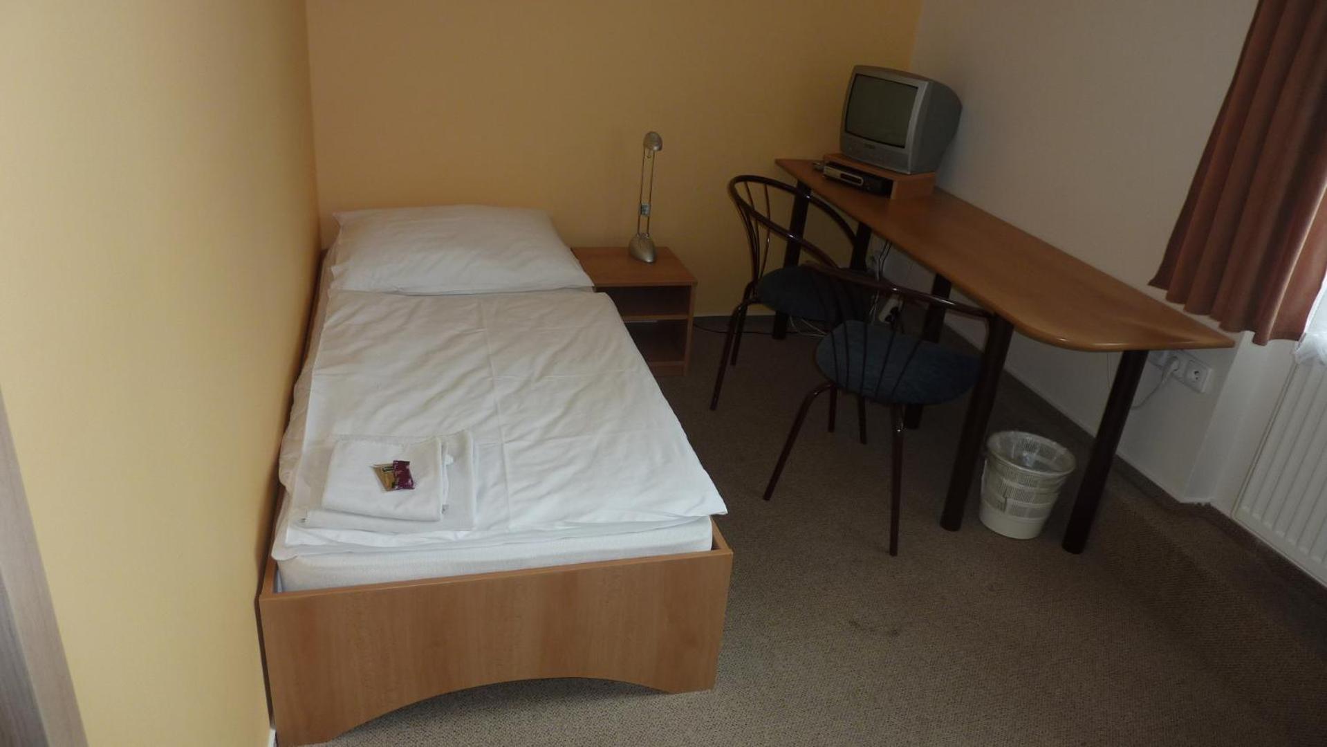 Twin Room - Photo 5