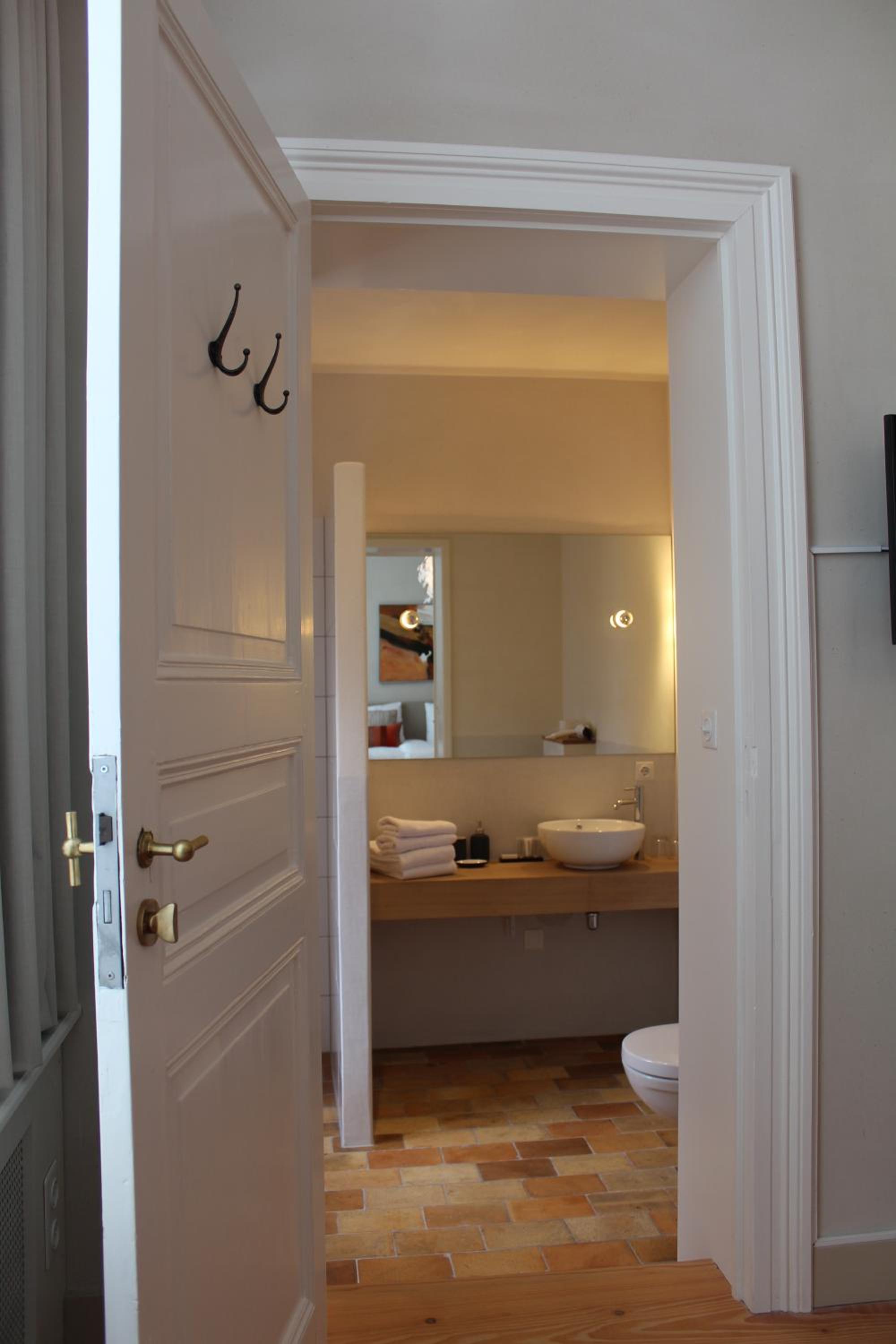 Large Double Room - Photo 6