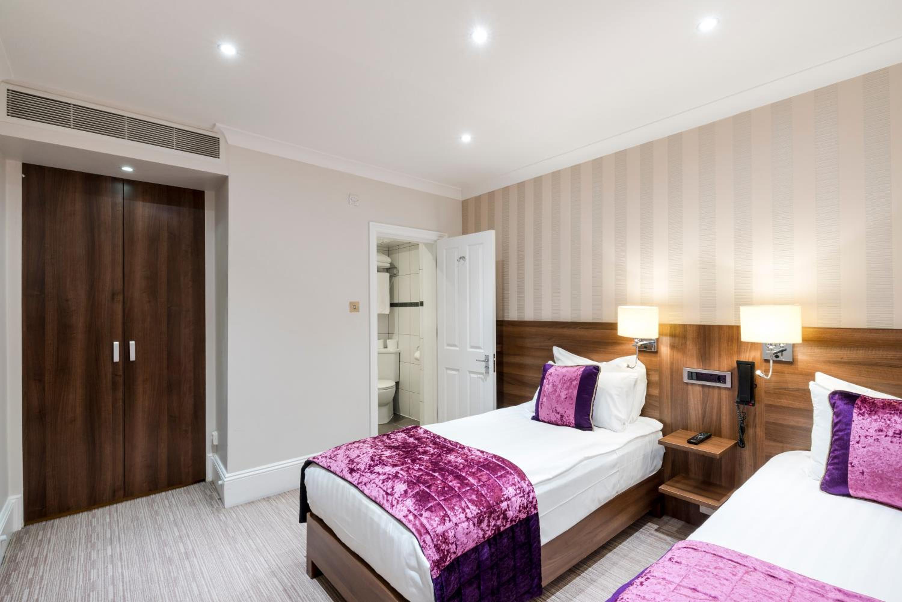 Twin Room - Lower ground floor photo 3