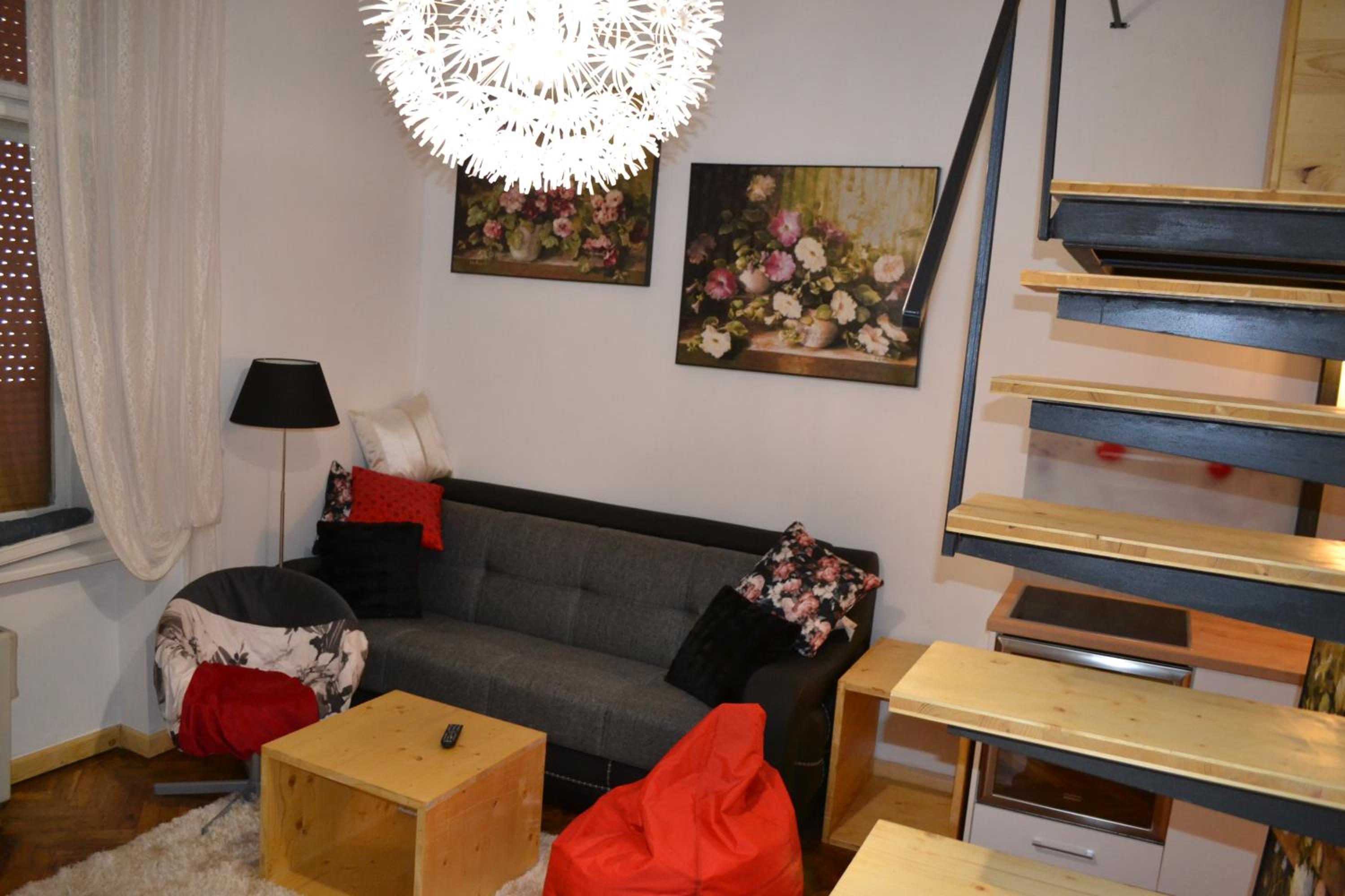 One-Bedroom Apartment - Photo 4