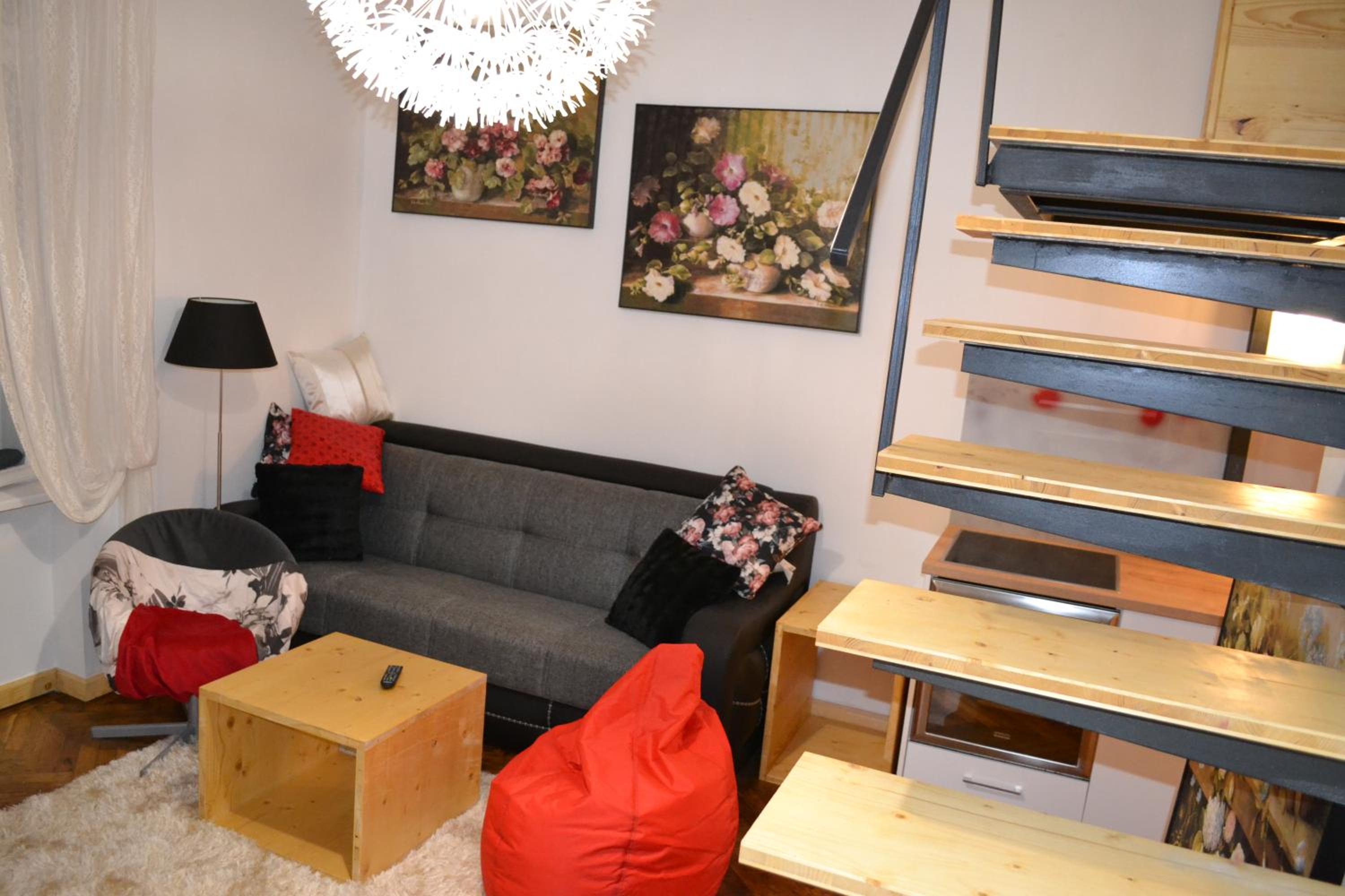 One-Bedroom Apartment - Photo 1