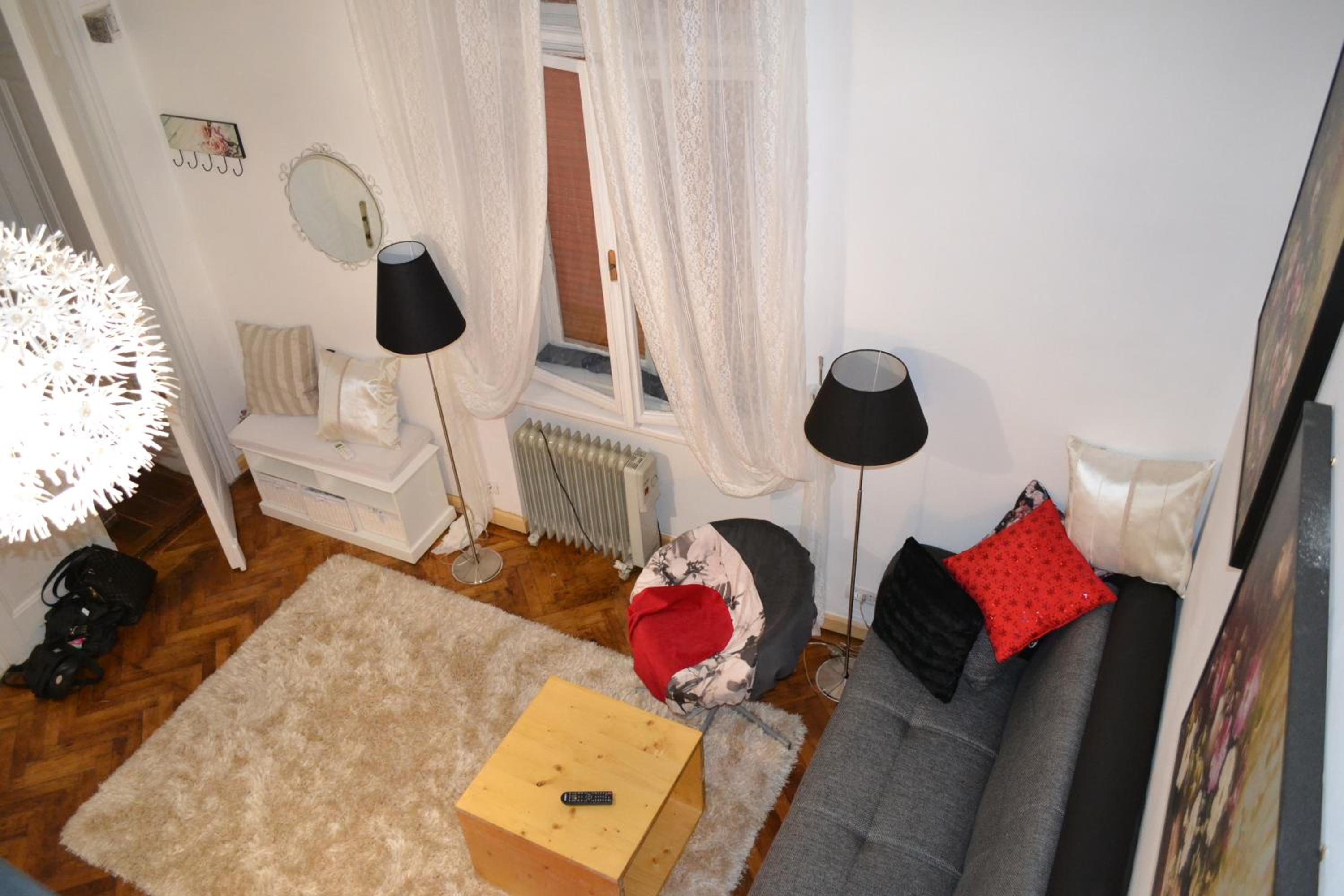 One-Bedroom Apartment - Photo 5