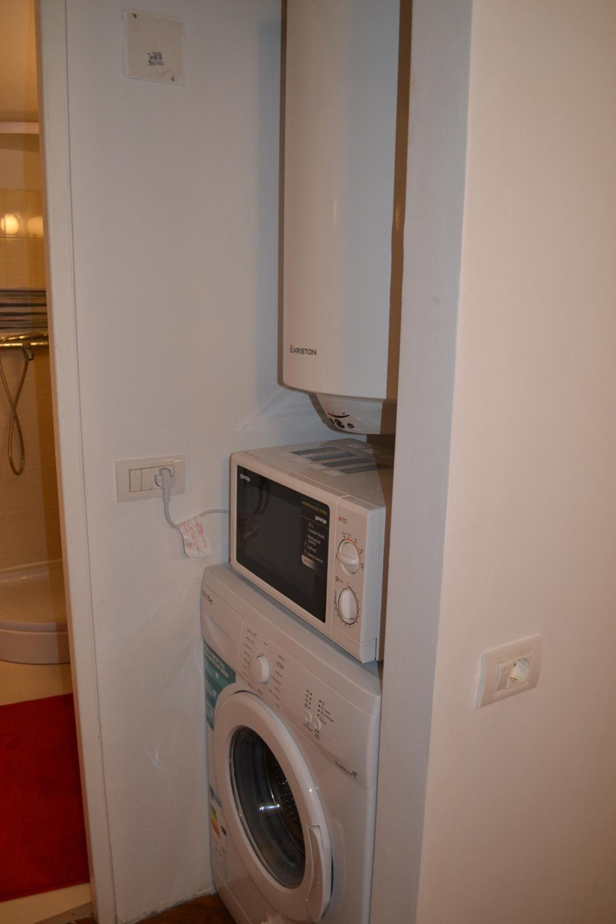 One-Bedroom Apartment - Photo 9