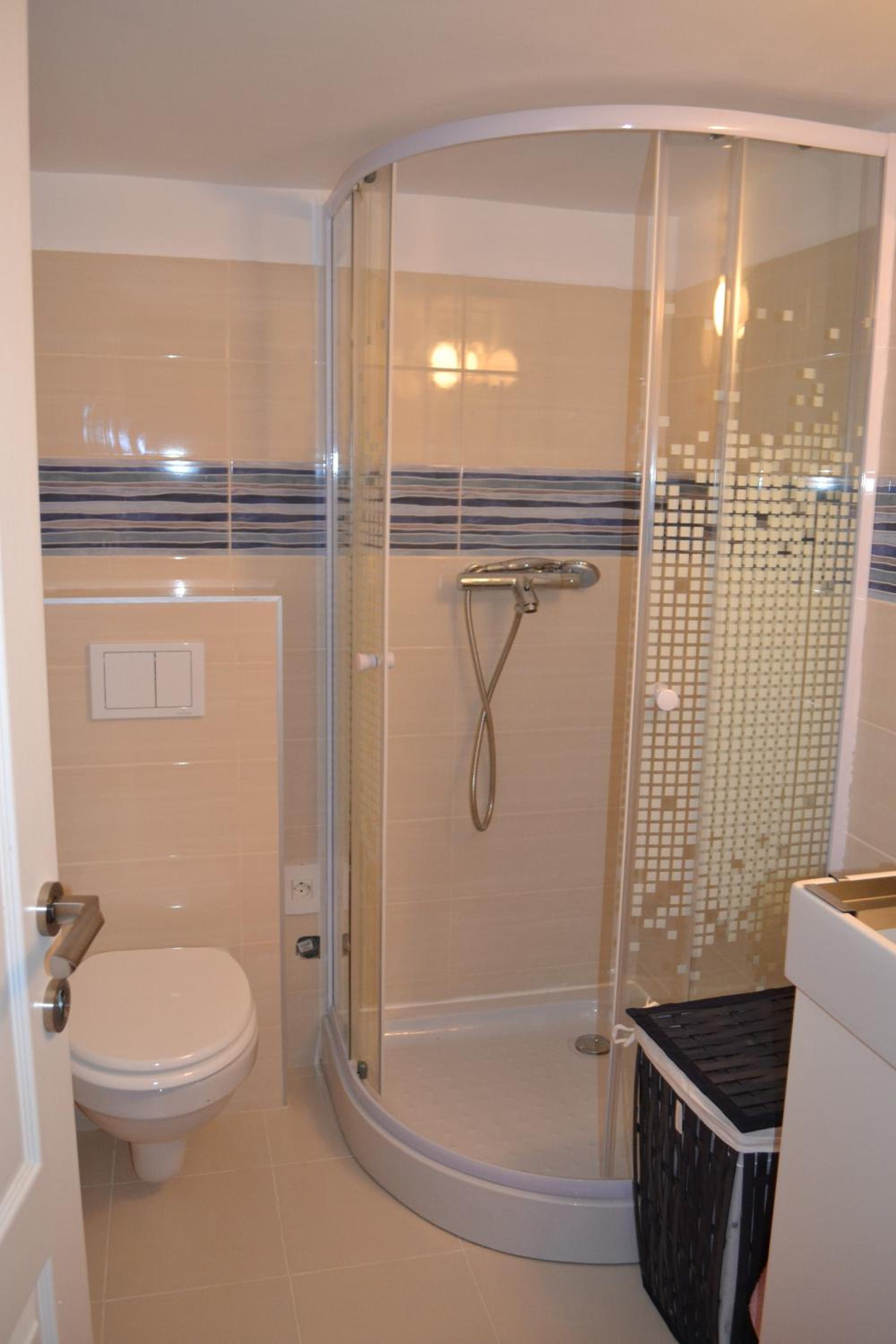 One-Bedroom Apartment - Photo 12