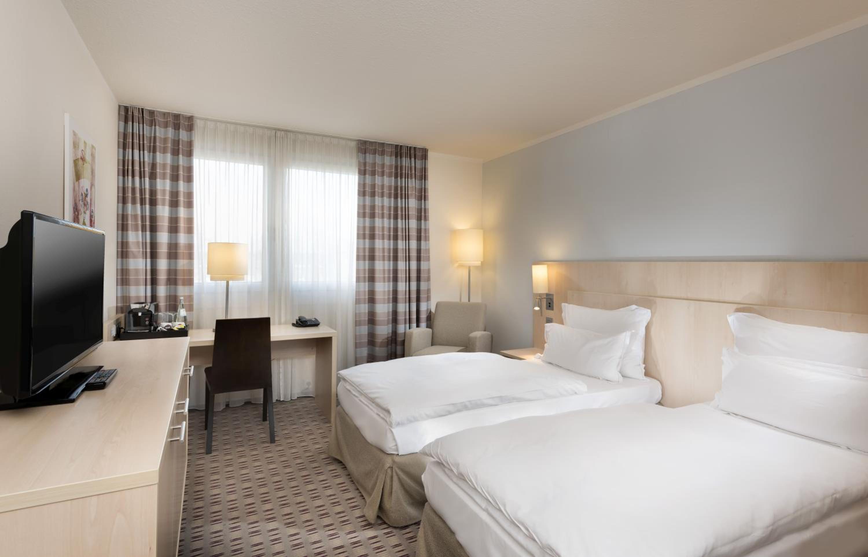 Standard Twin Room - Photo 1