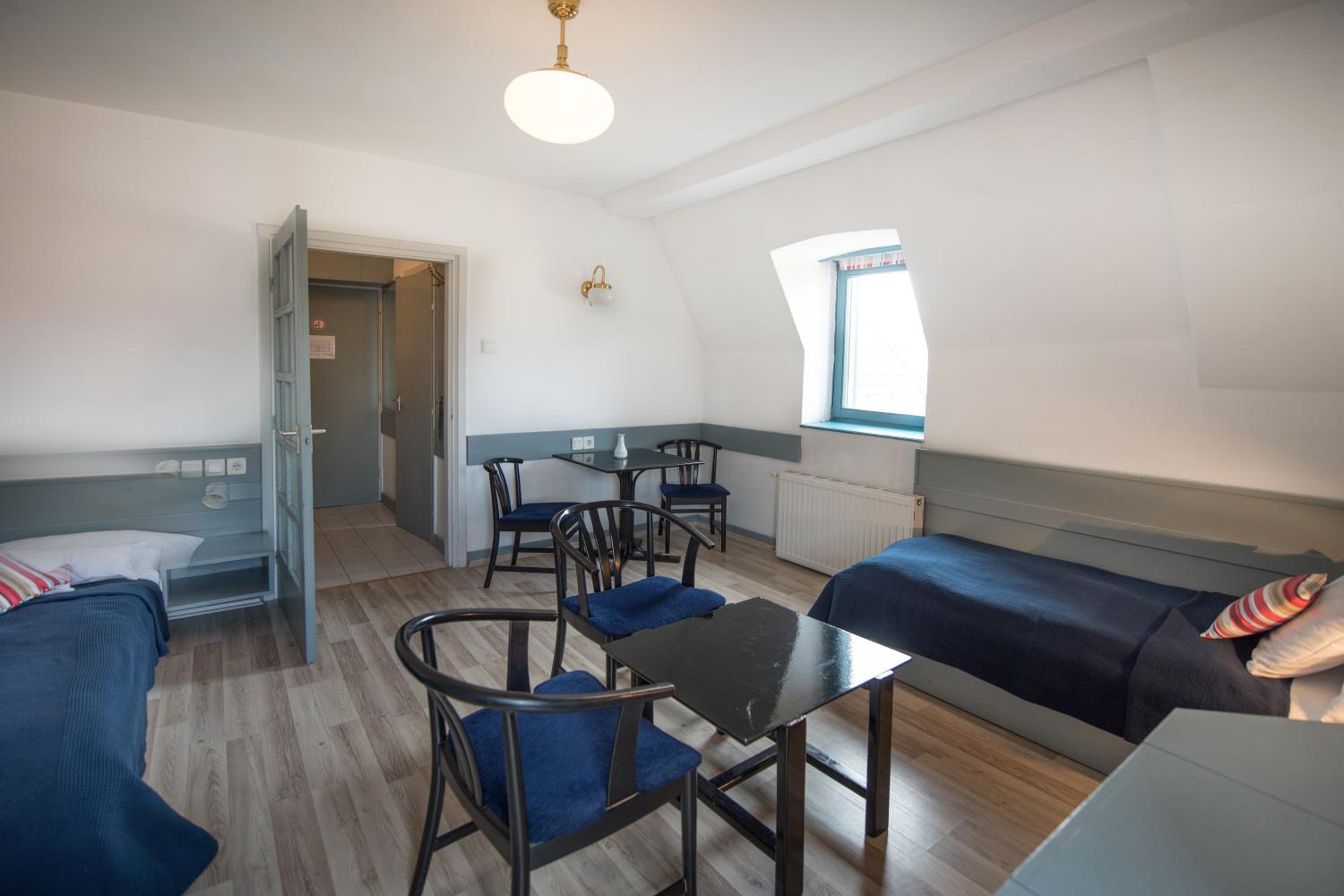 Studio (2 Adults)