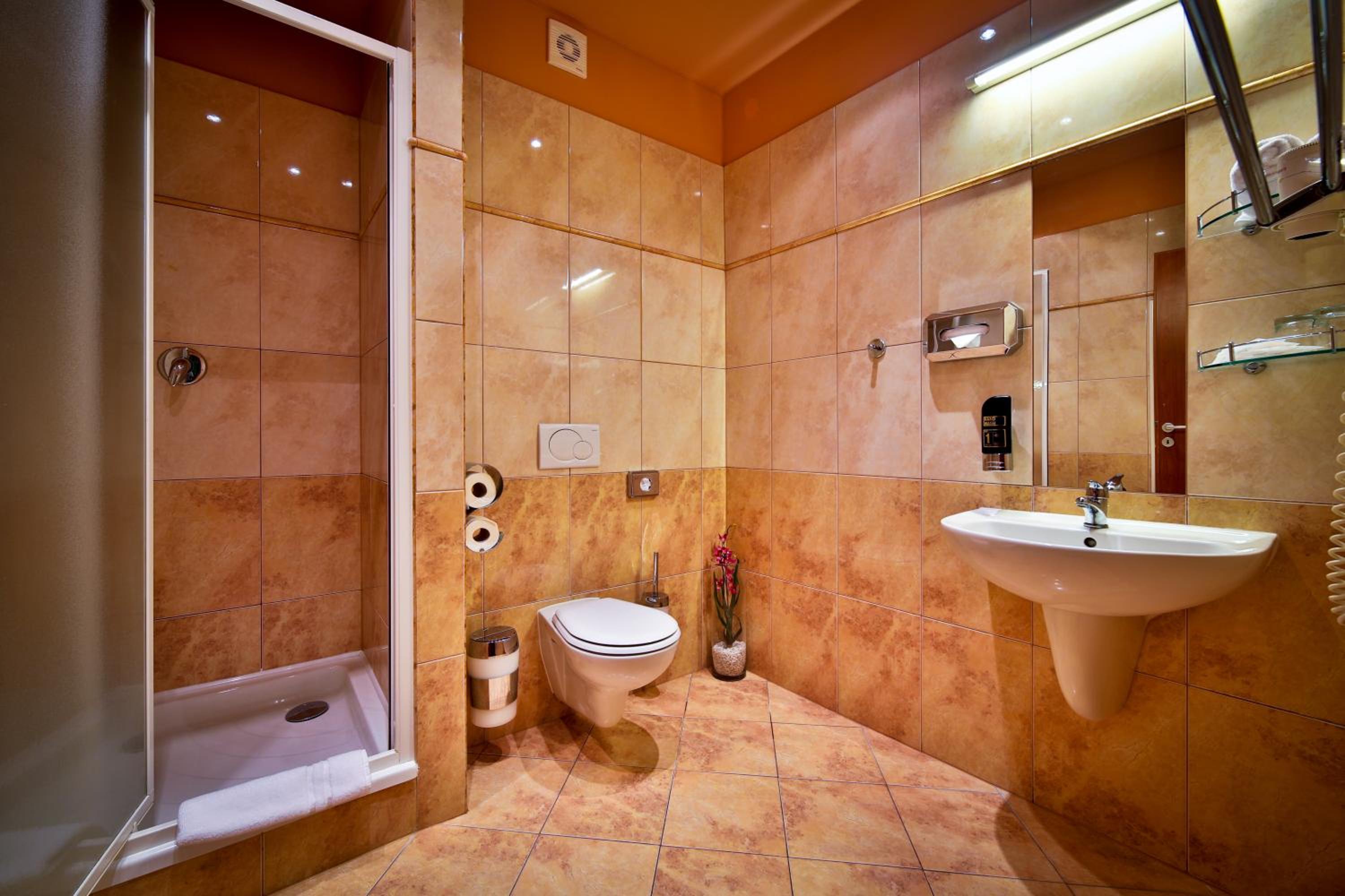 Double or Twin Room - Photo 4