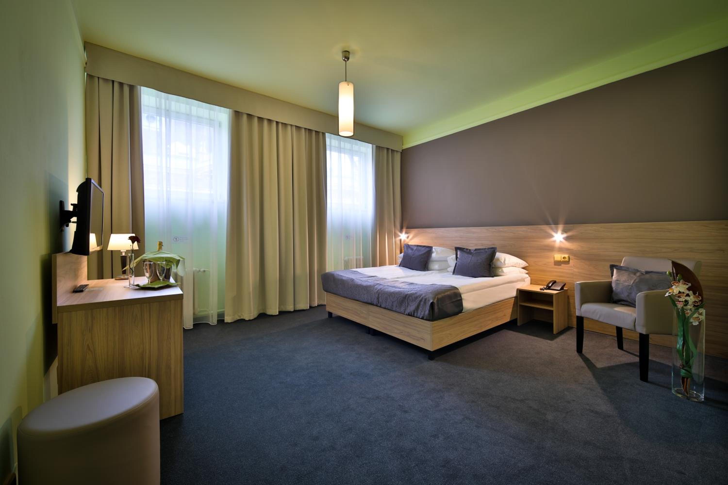 Double or Twin Room - Photo 16