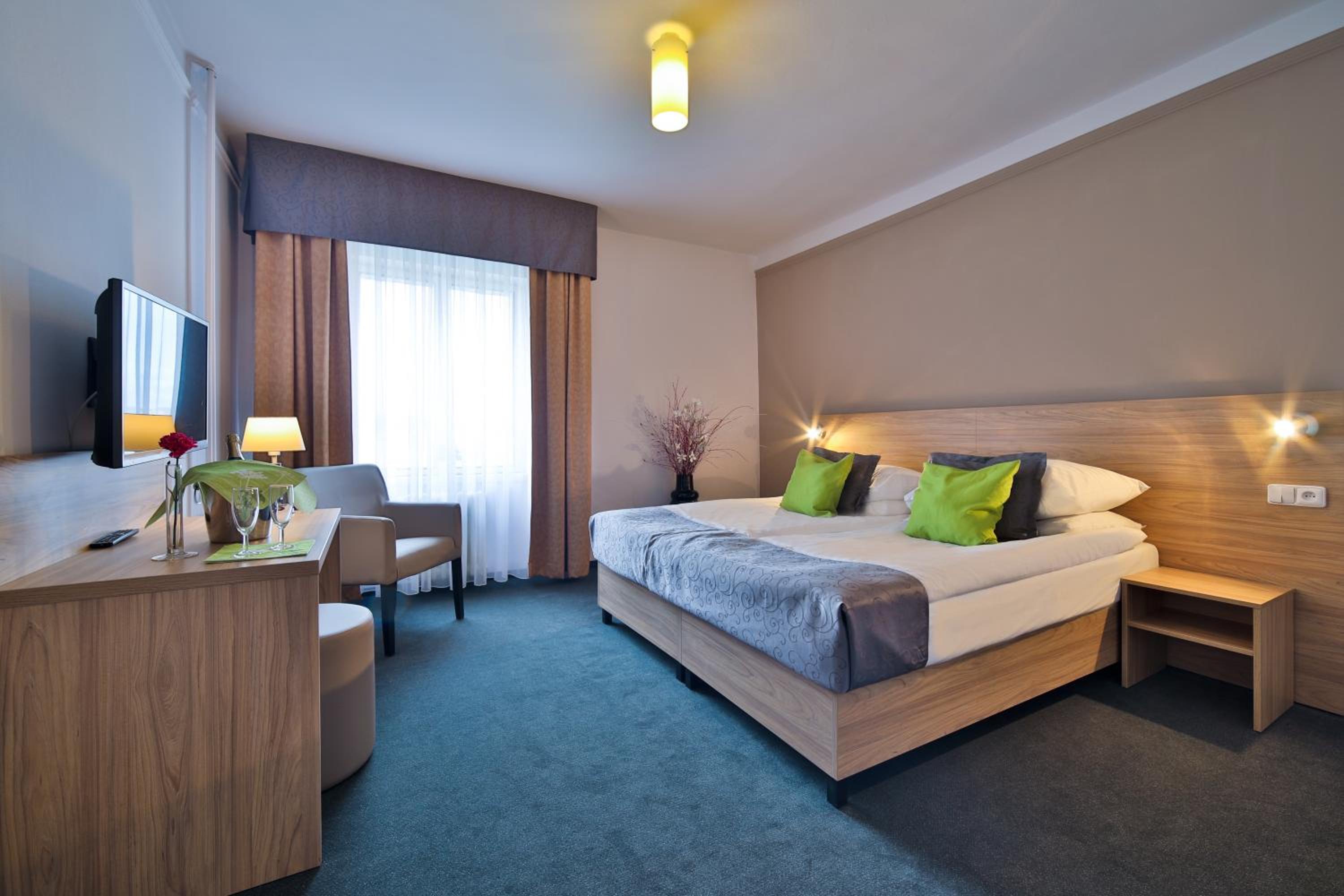 Double or Twin Room - Photo 2