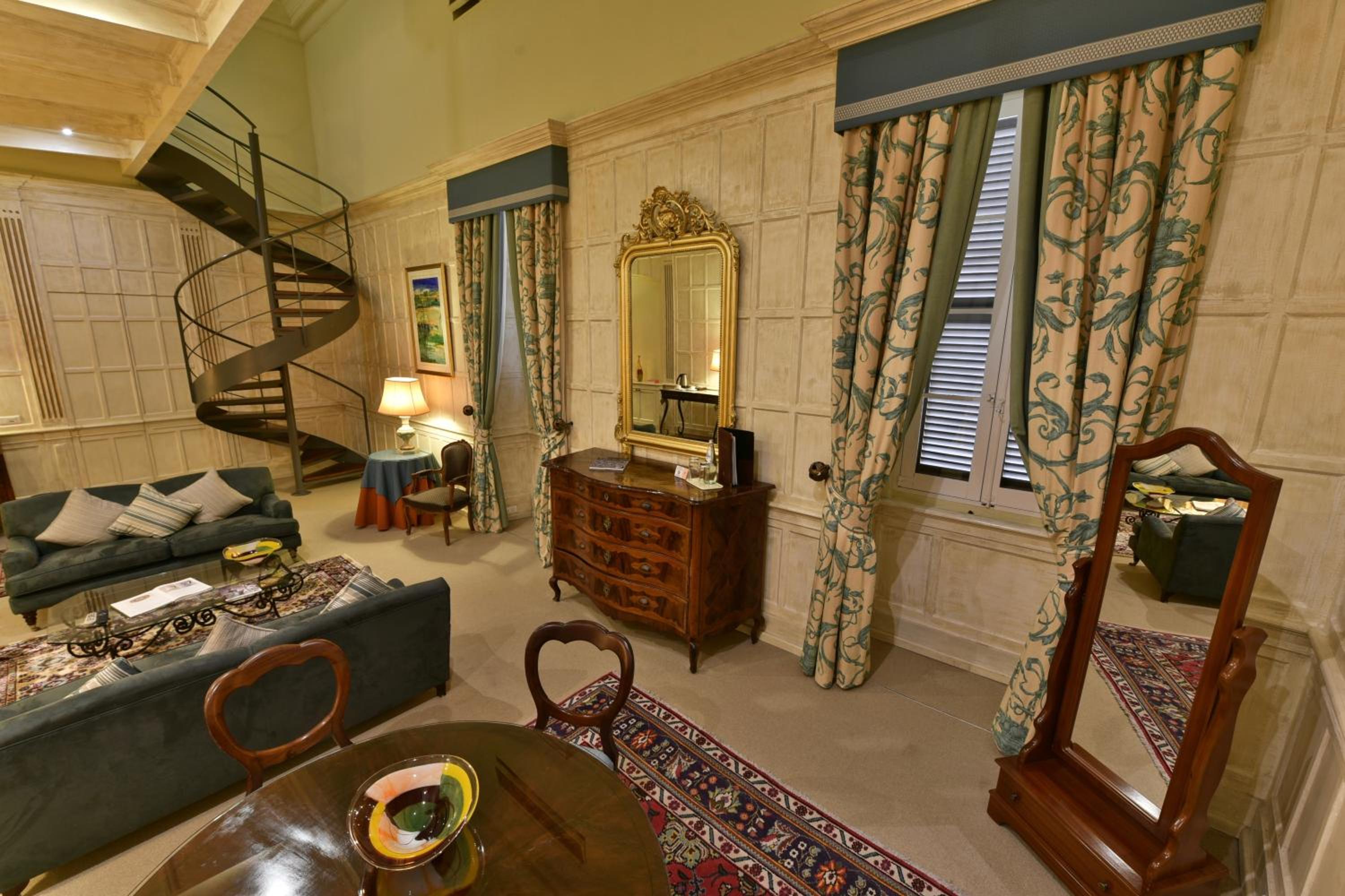 Duplex Suite - Photo 2
