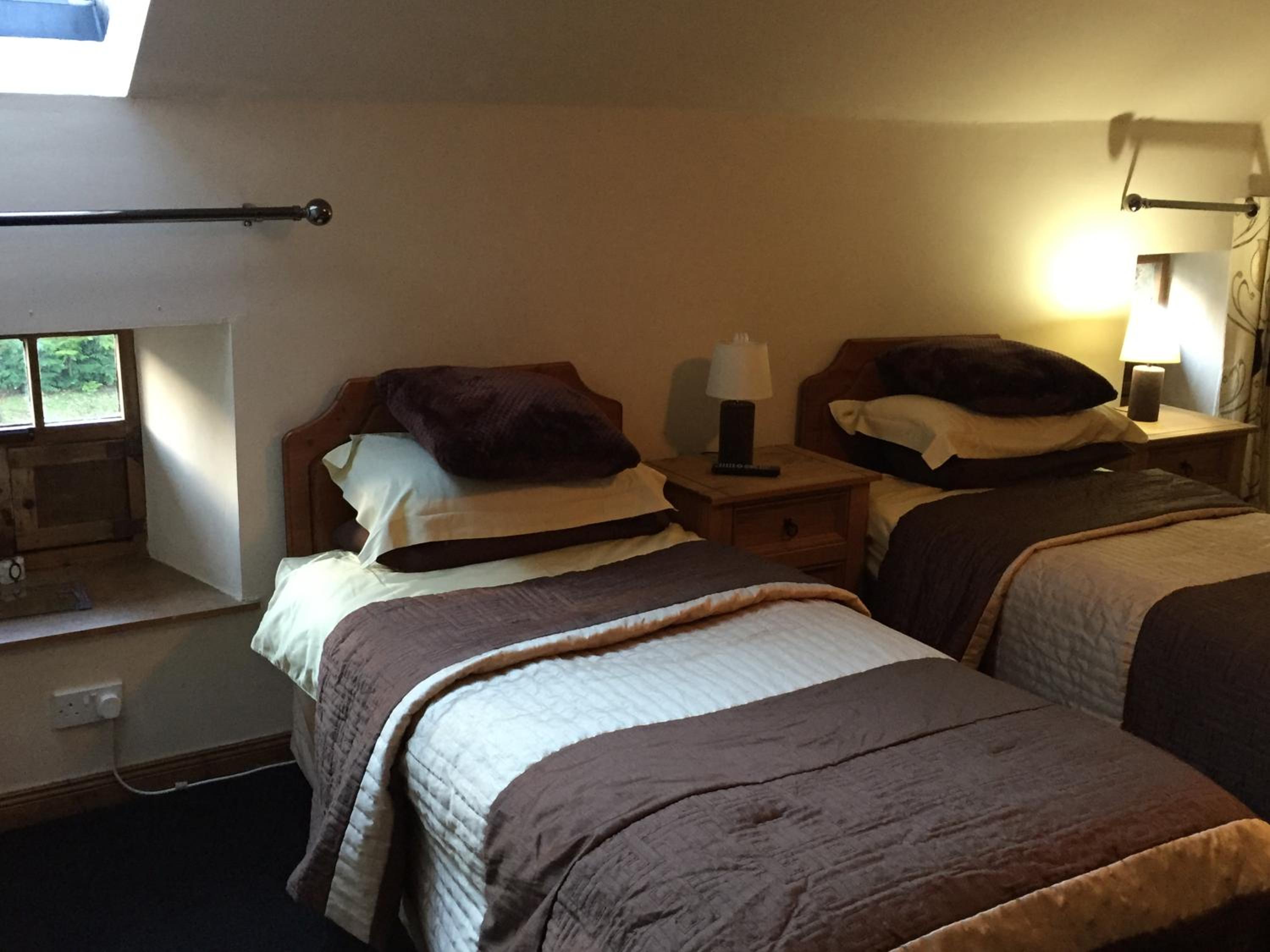 Double or Twin Room with Private Bathroom photo 3