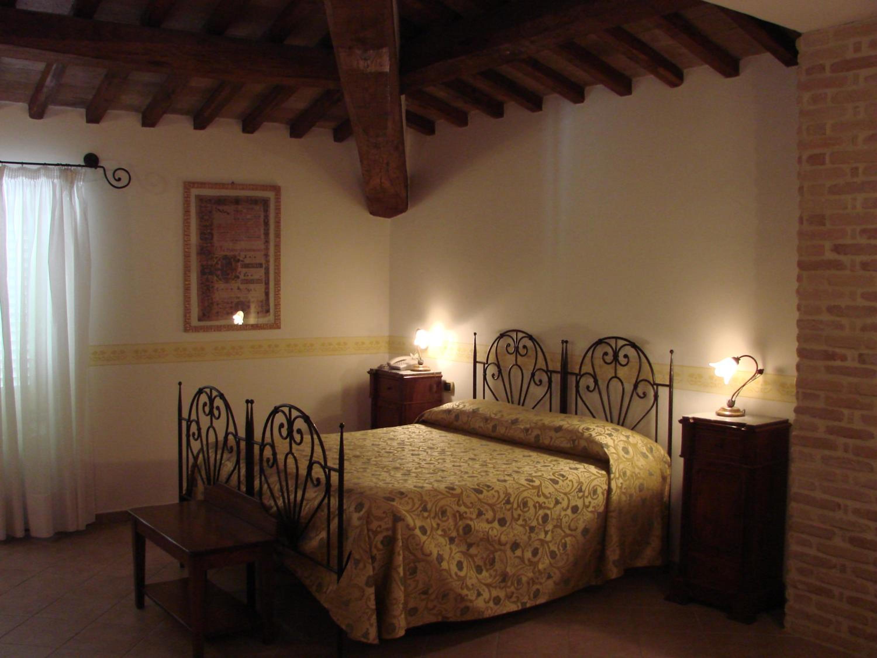Classic Double or Twin Room - Photo 10