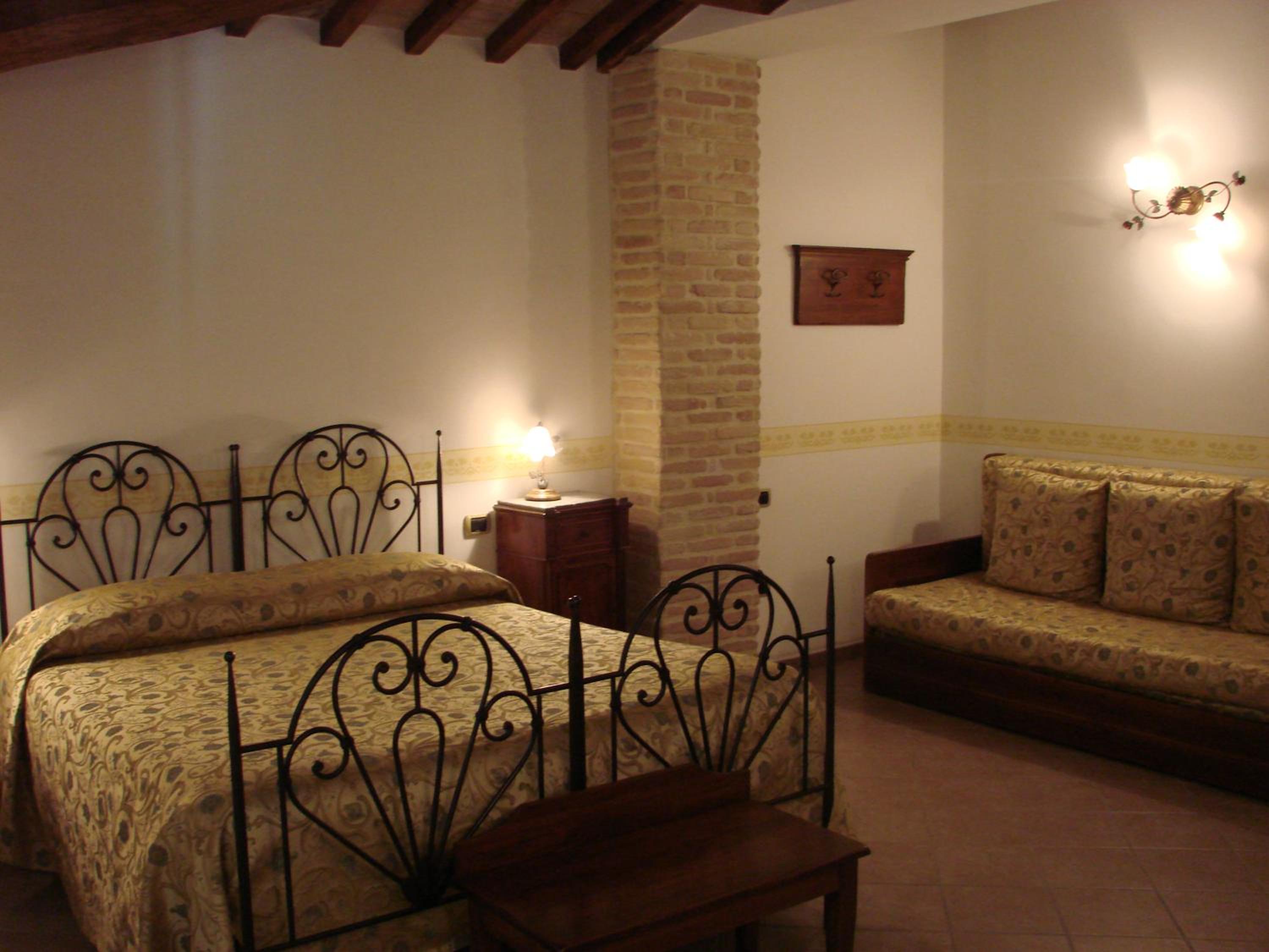 Classic Double or Twin Room - Photo 11