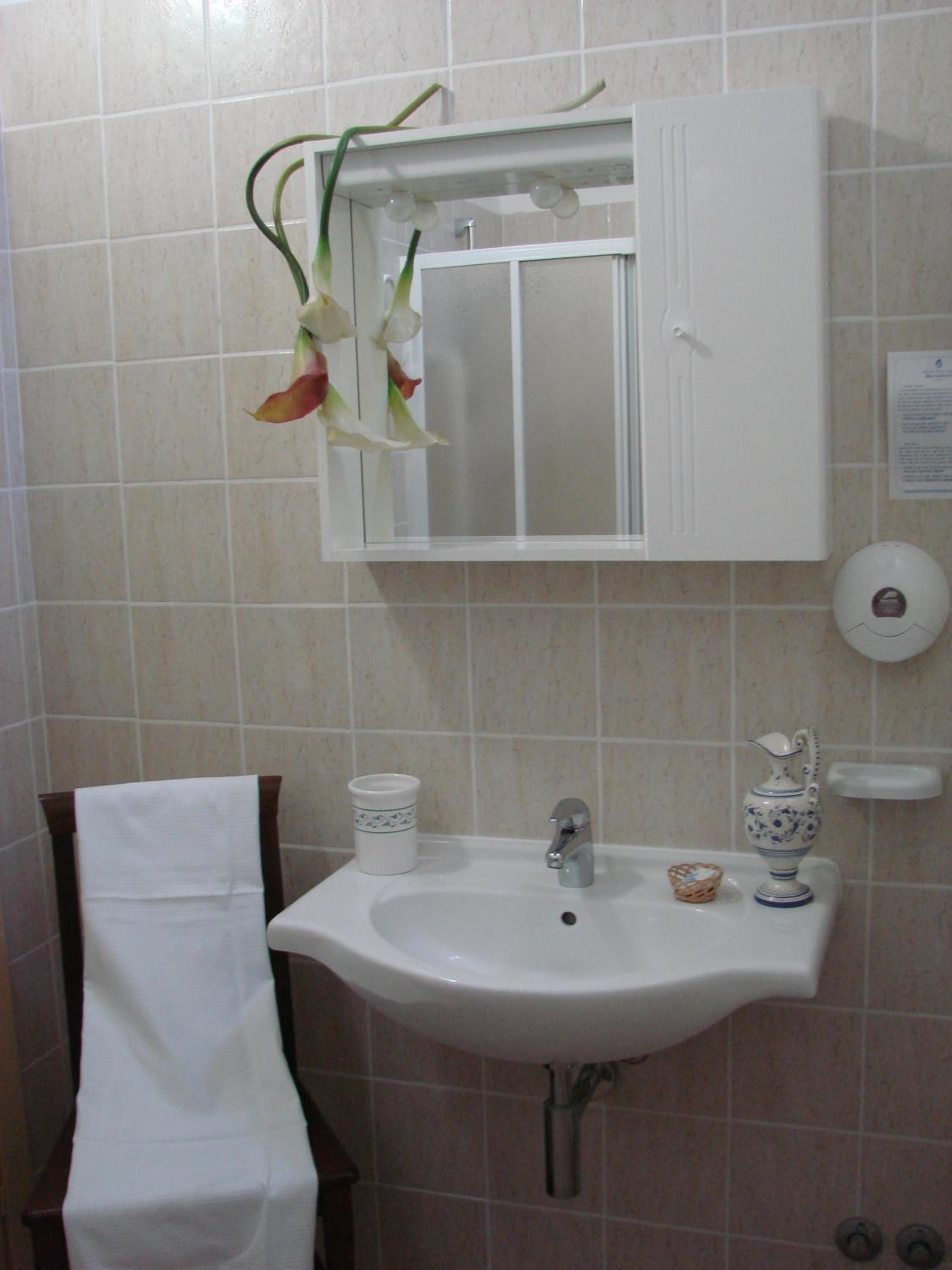 Classic Double or Twin Room - Photo 2