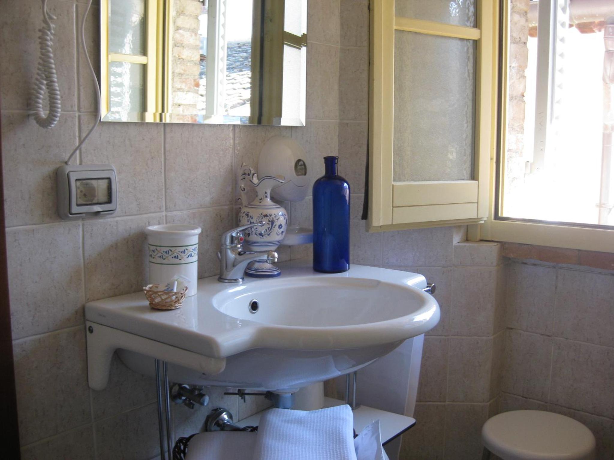 Classic Double or Twin Room - Photo 13