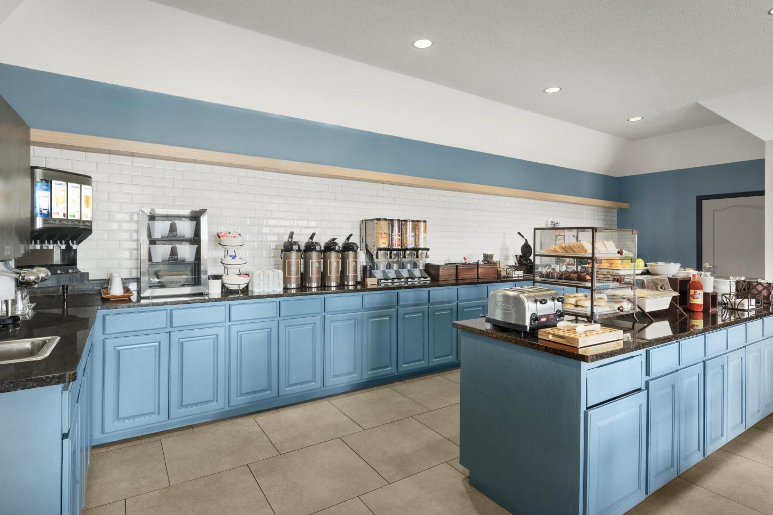 Country Inn & Suites by Radisson, Kansas City at Village West, KS, Φωτογραφία 4