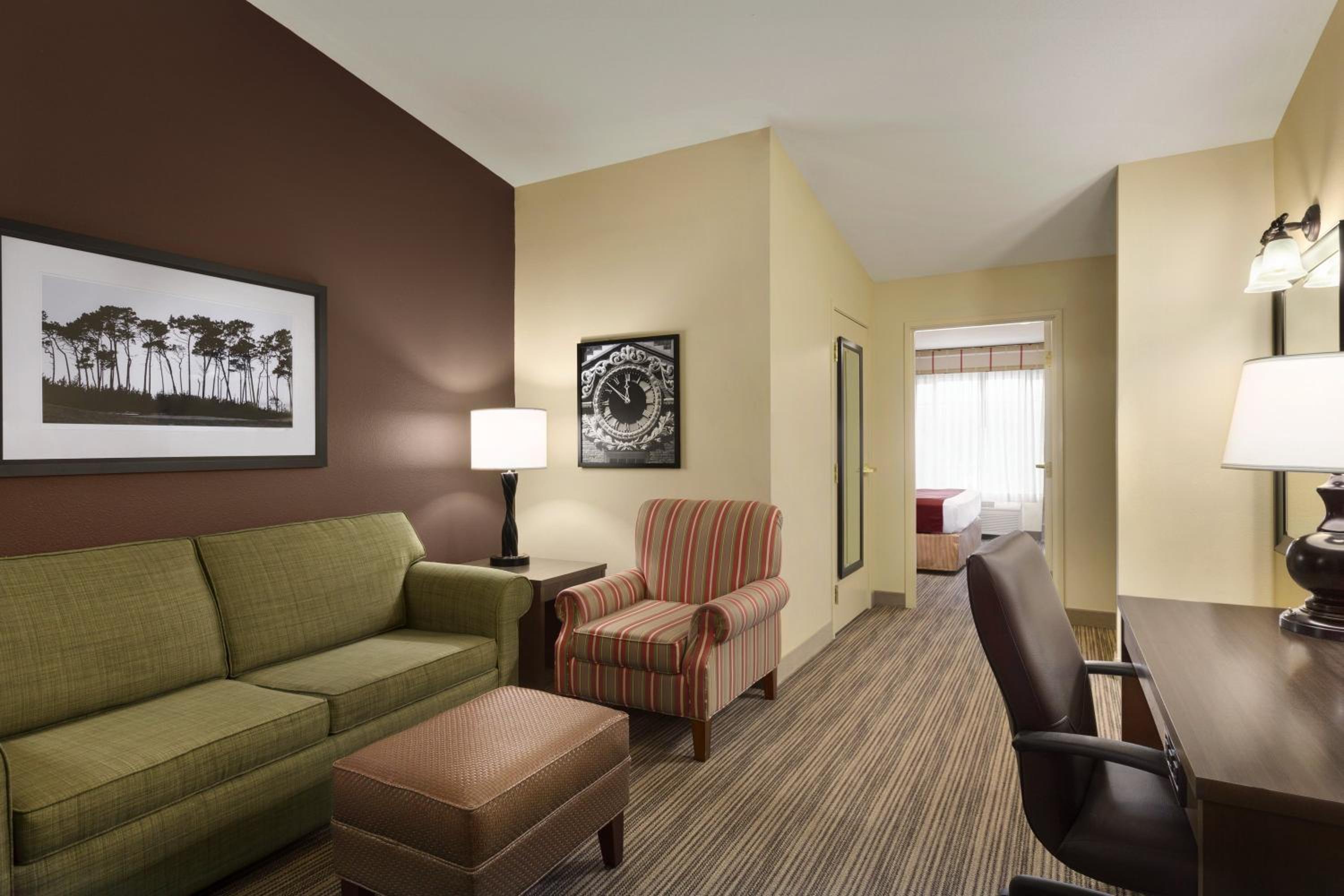 One-Bedroom King Suite with Sofa Bed - Photo 2