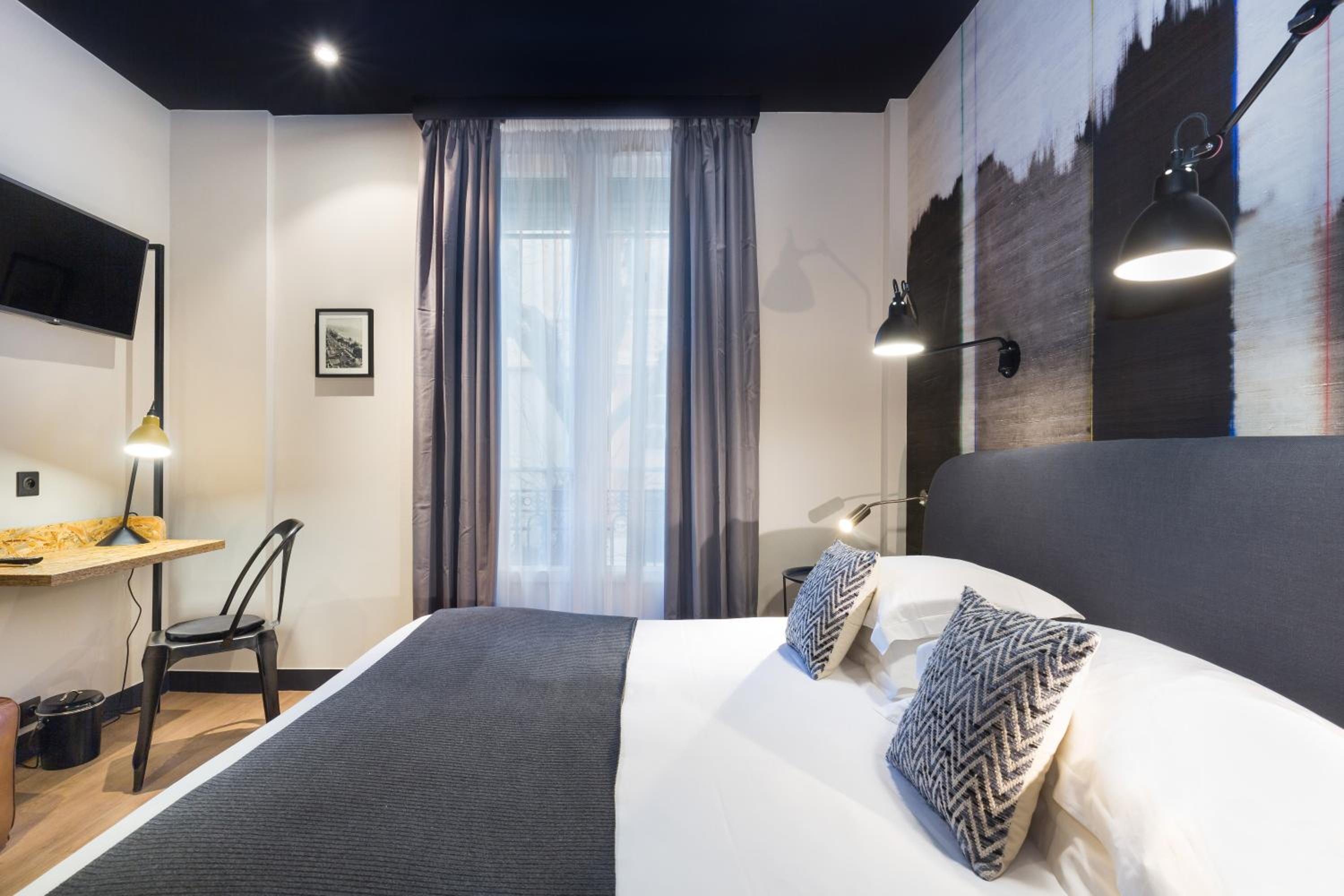 Double Room - Photo 11