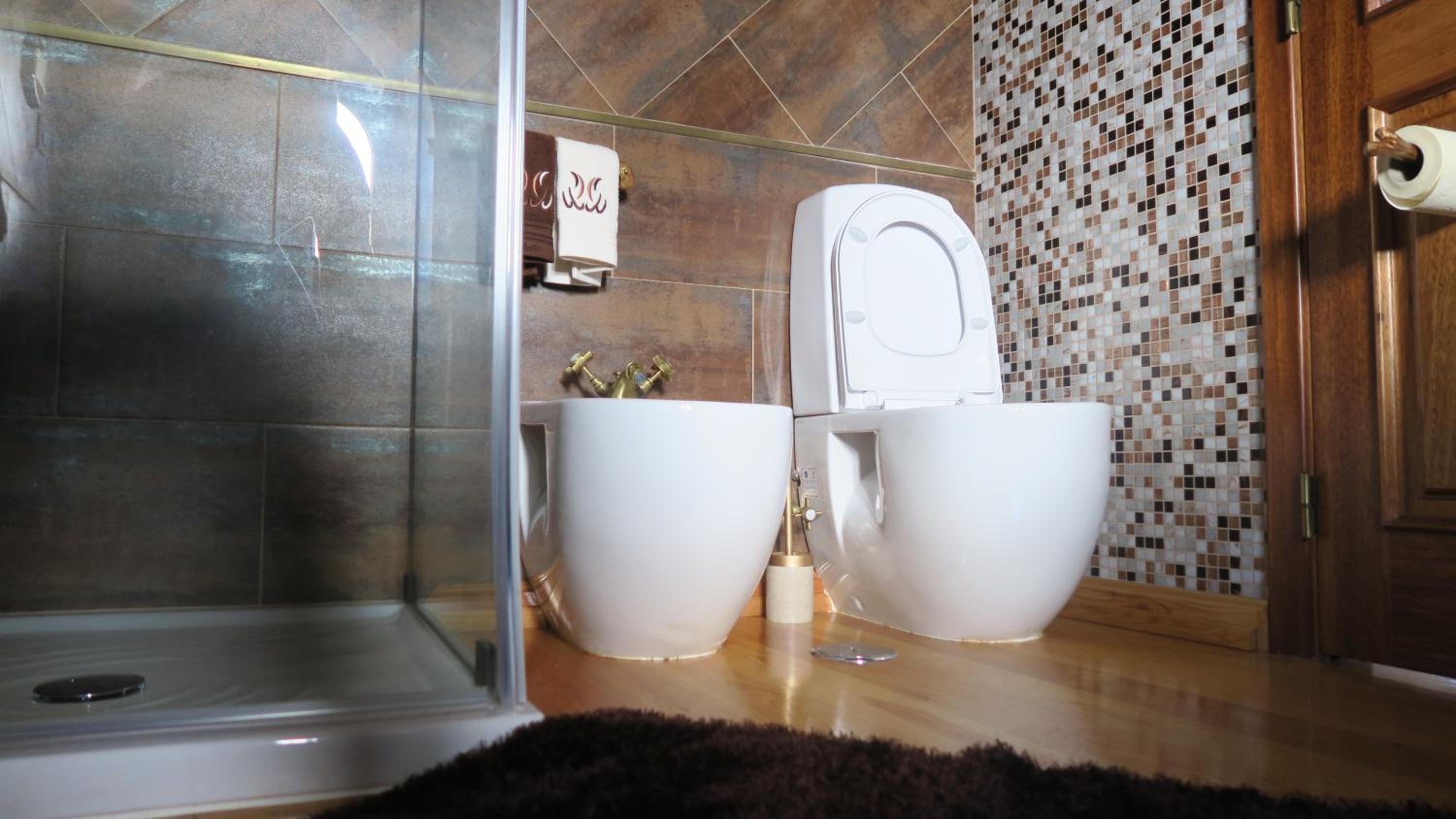 Double or Twin Room with Private Bathroom - Photo 3