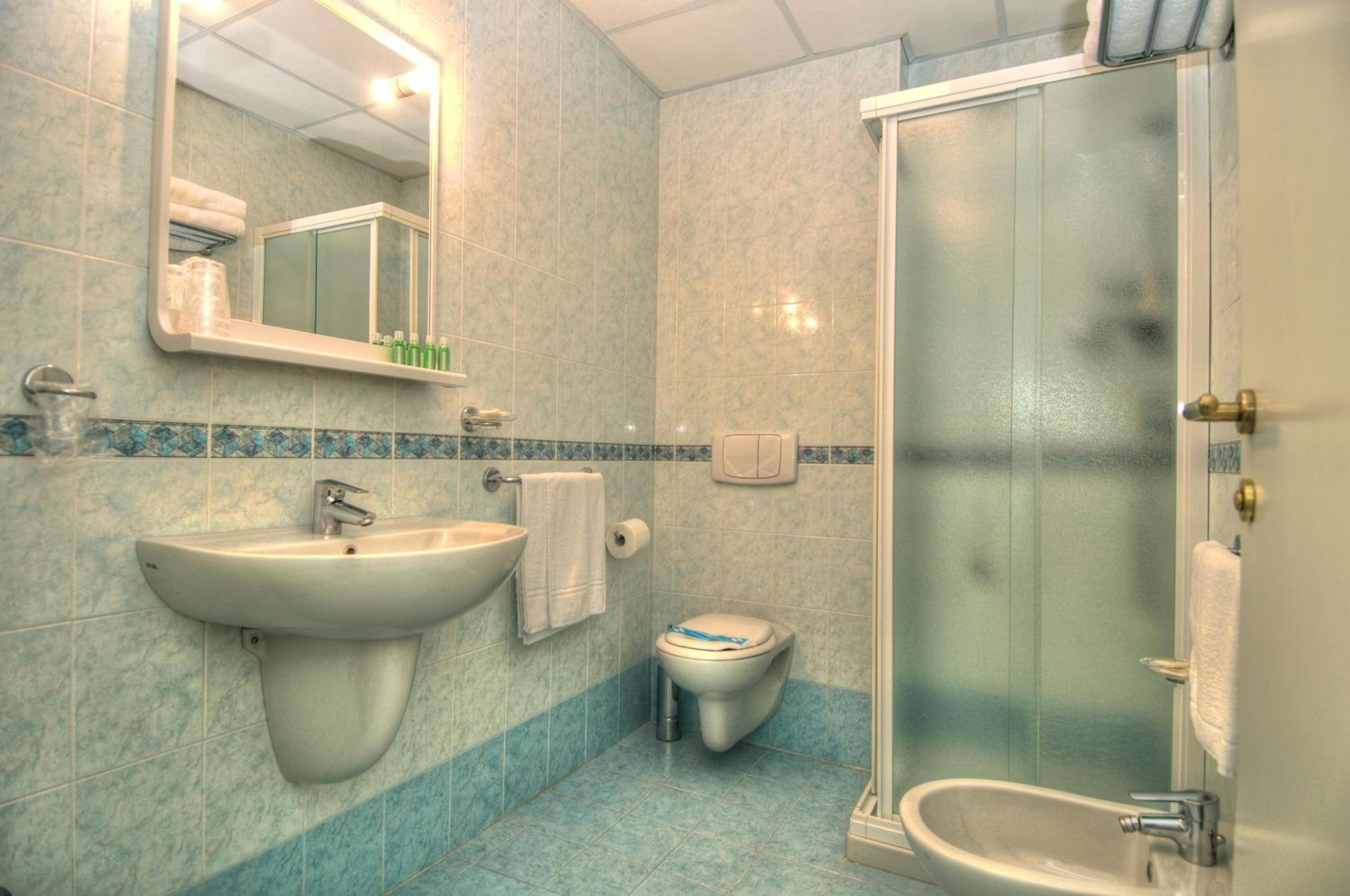 Double or Twin Room - Photo 4
