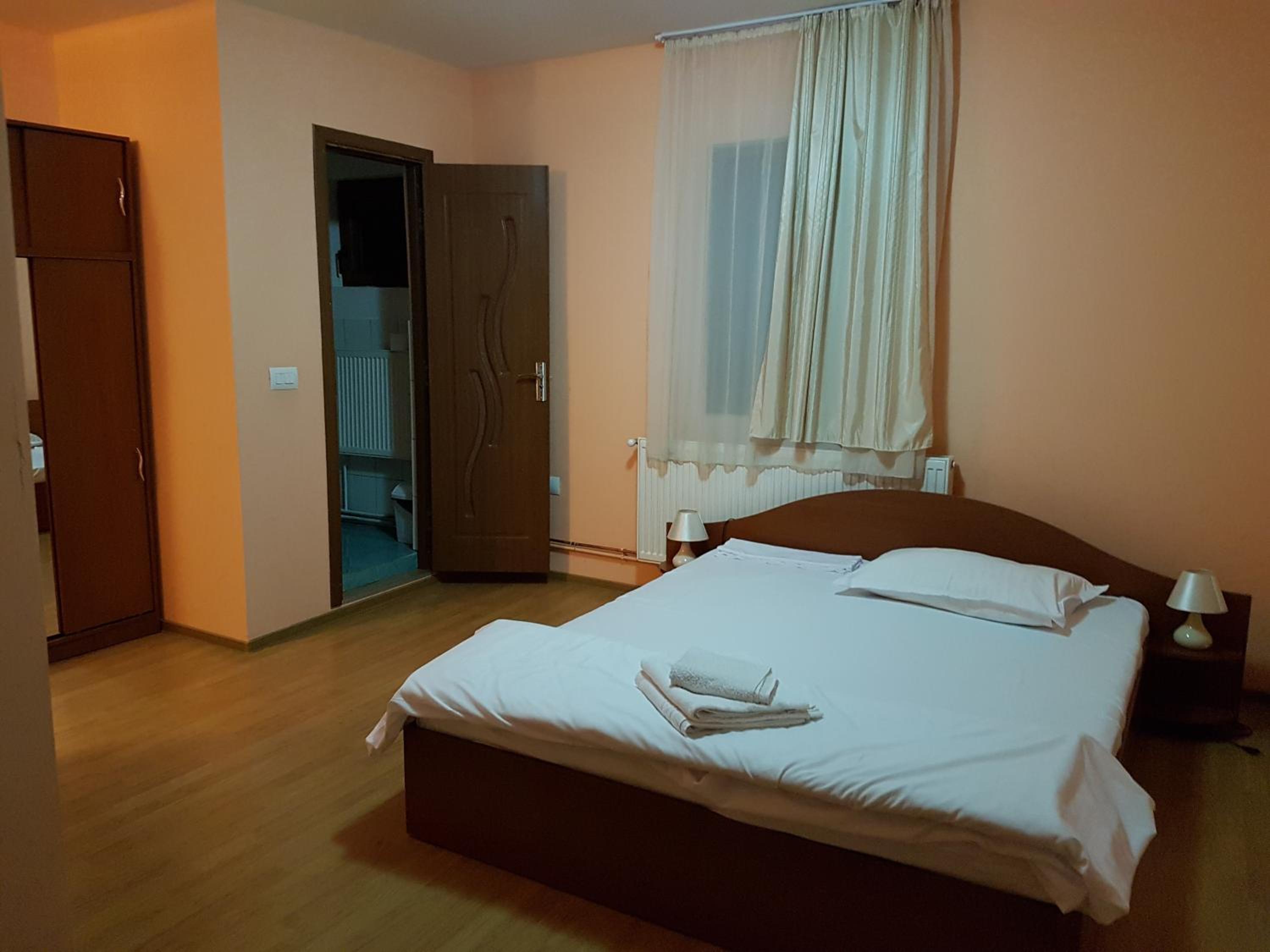 Double Room - Photo 3