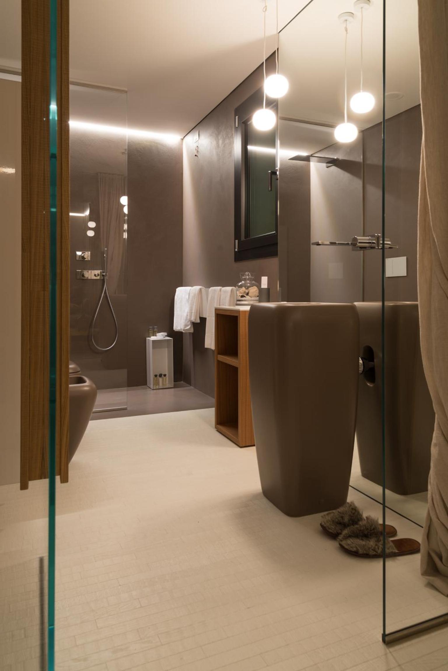 Deluxe Double Room with Shower photo 2