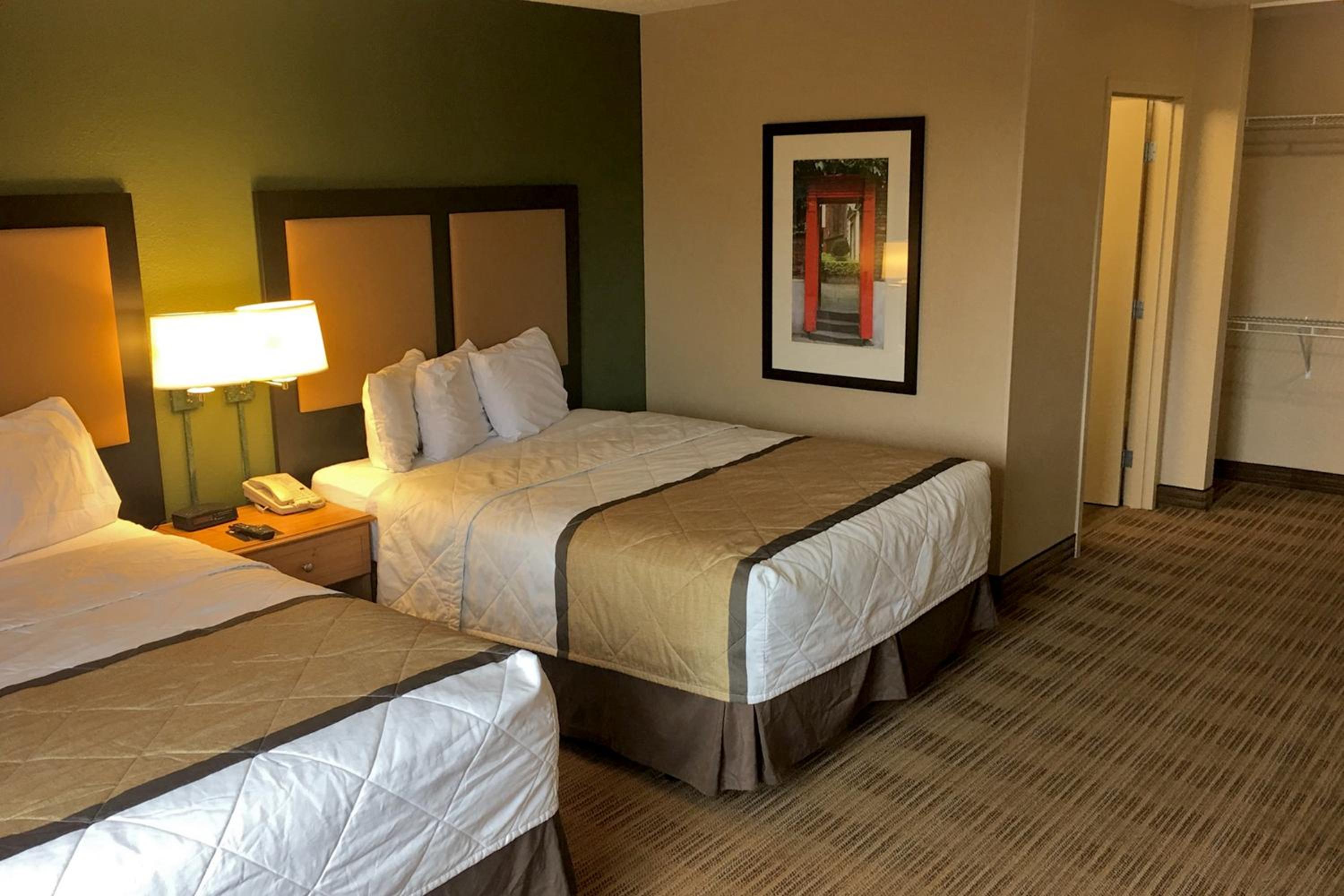 One Bedroom Suite with 2 Queen Beds - Non-Smoking - Photo 1