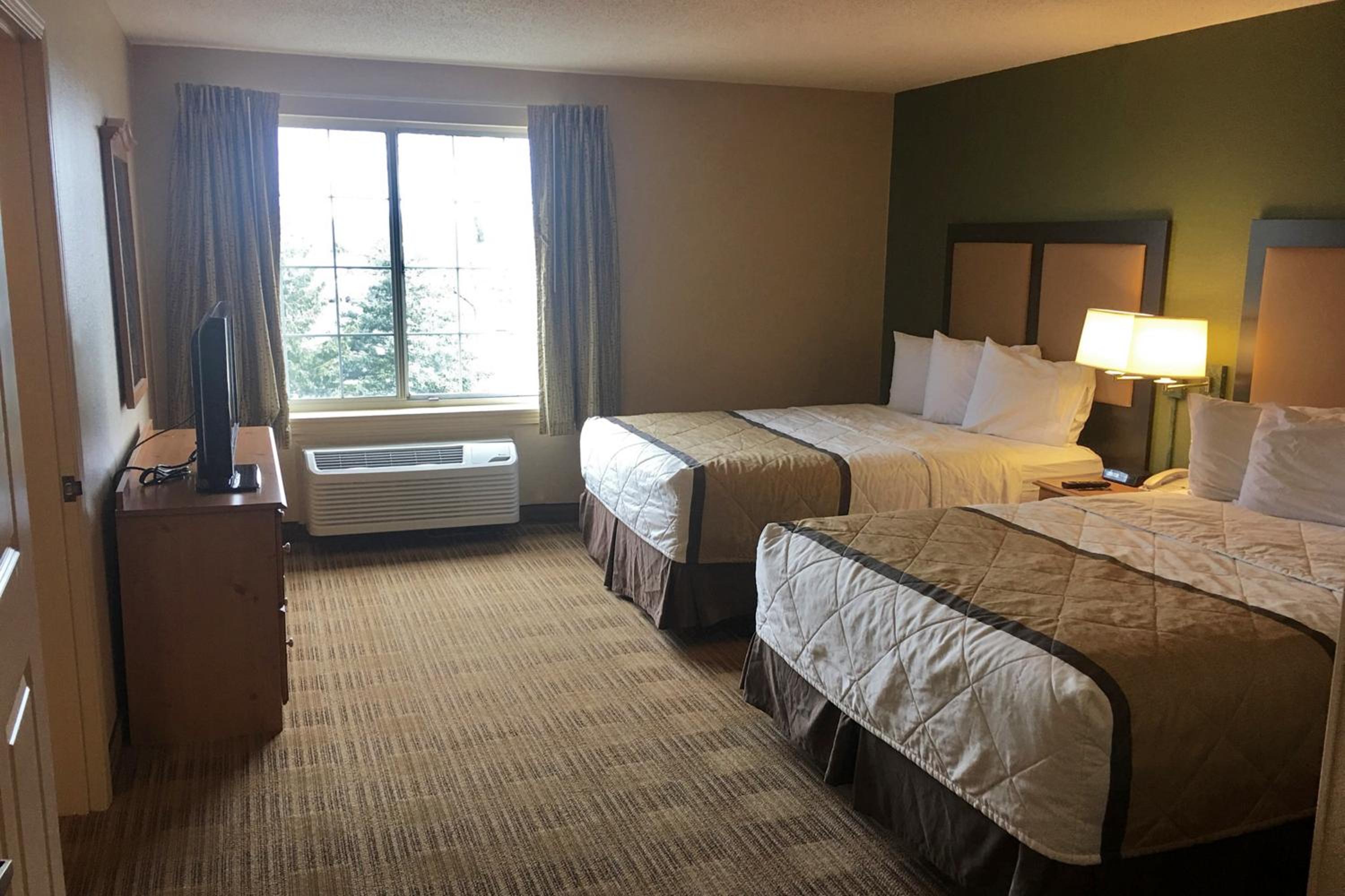 One Bedroom Suite with 2 Queen Beds - Non-Smoking - Photo 2