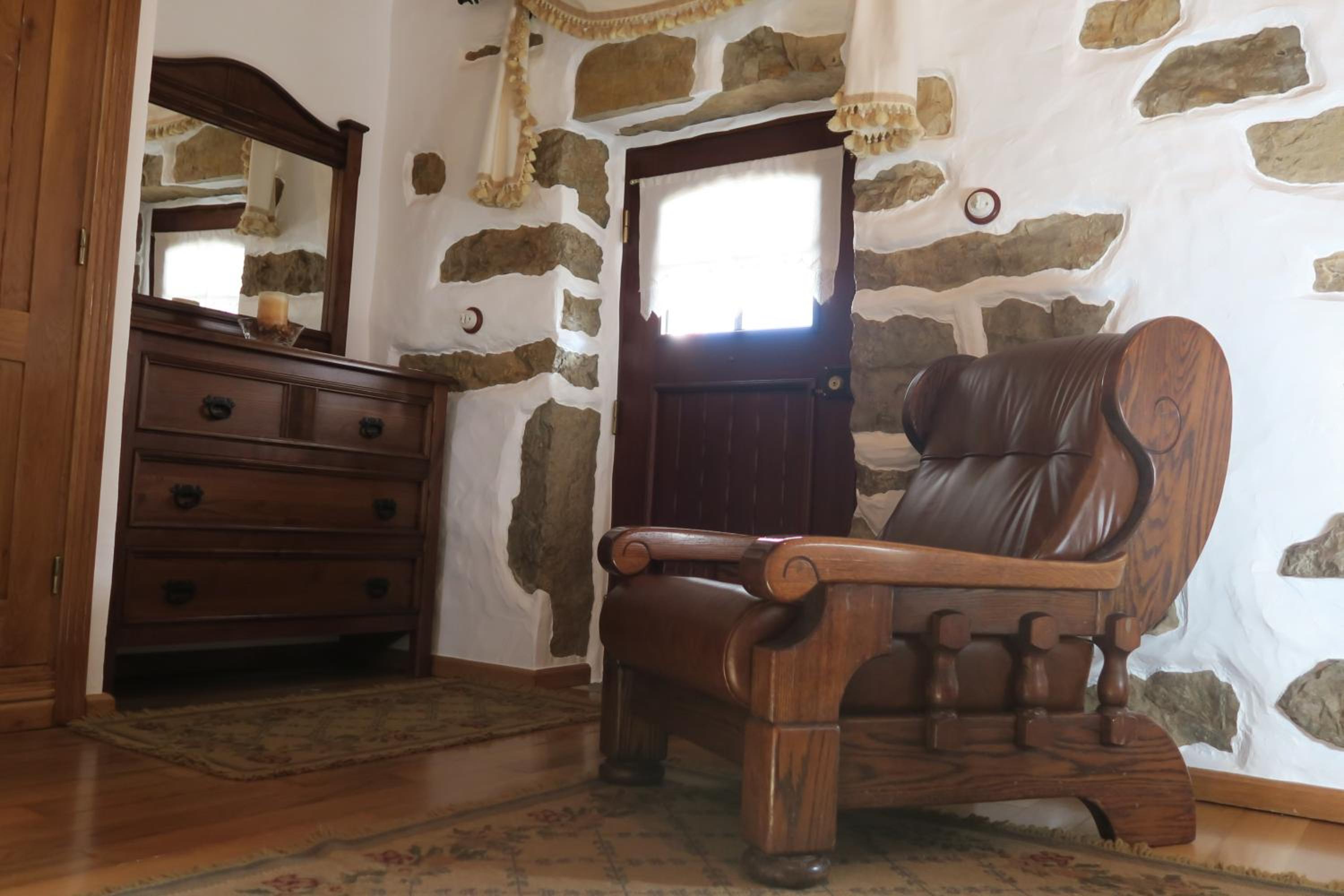 Deluxe Suite - Photo 3