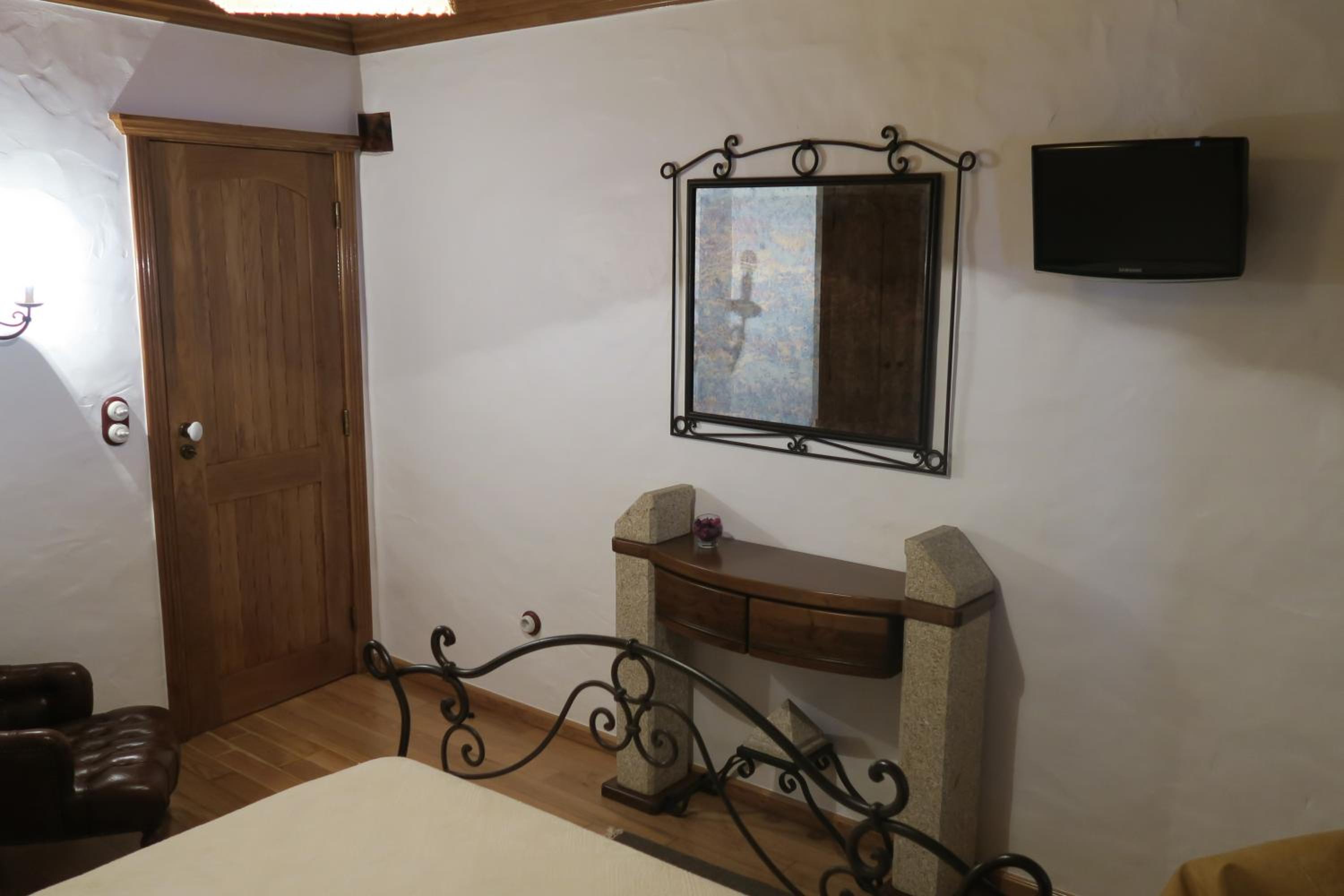 Standard Double Room - Photo 4