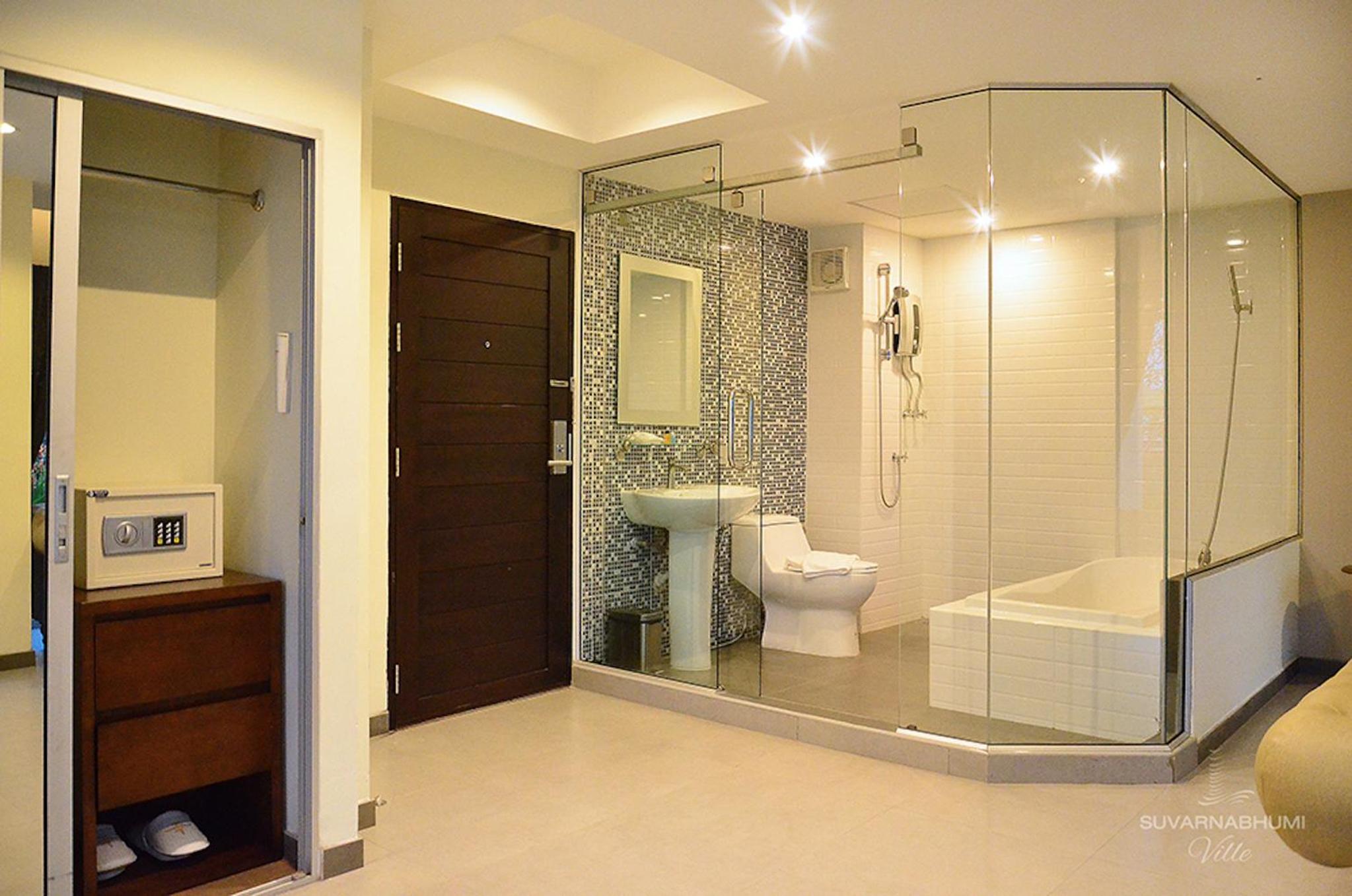 Premier Suite Pool Access - One Way Transfer photo 3