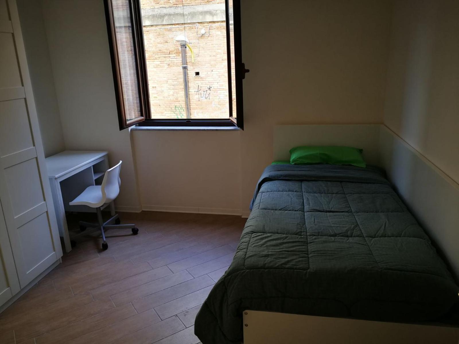 Single Room with Private External Bathroom photo 2