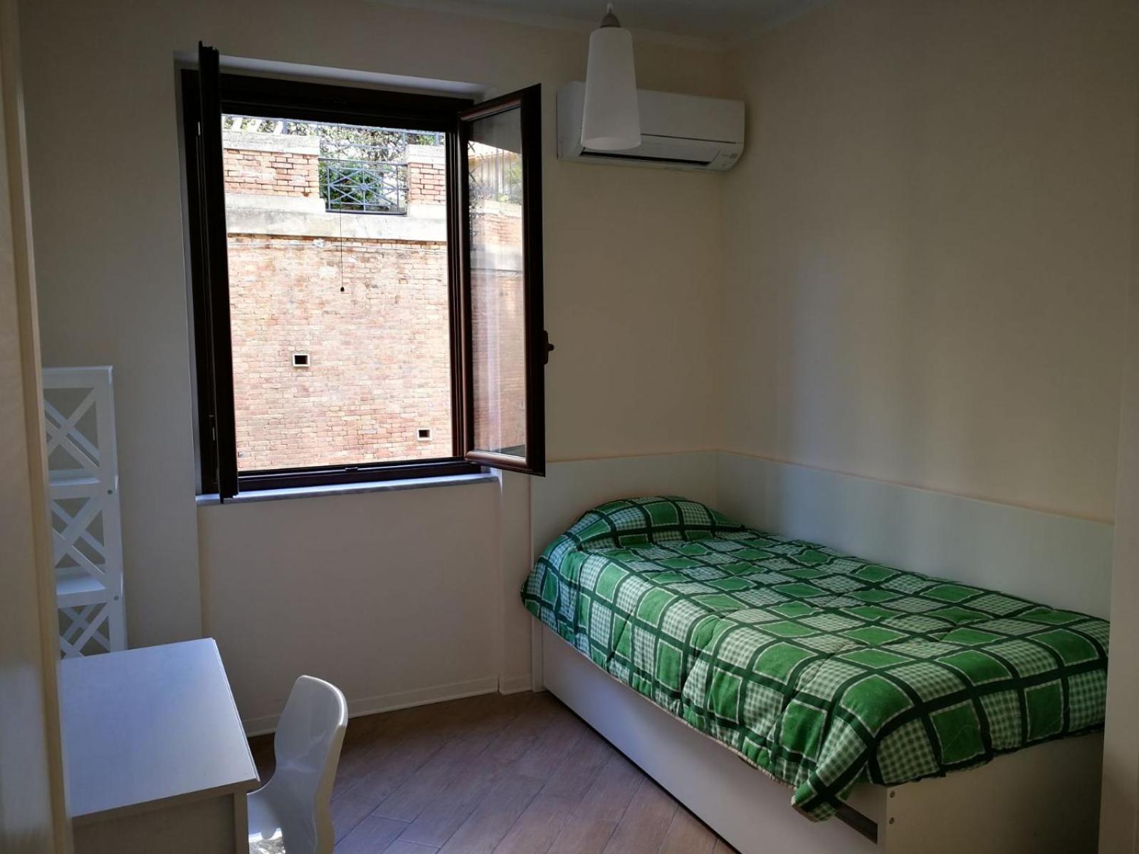 Single Room with Private External Bathroom photo 3