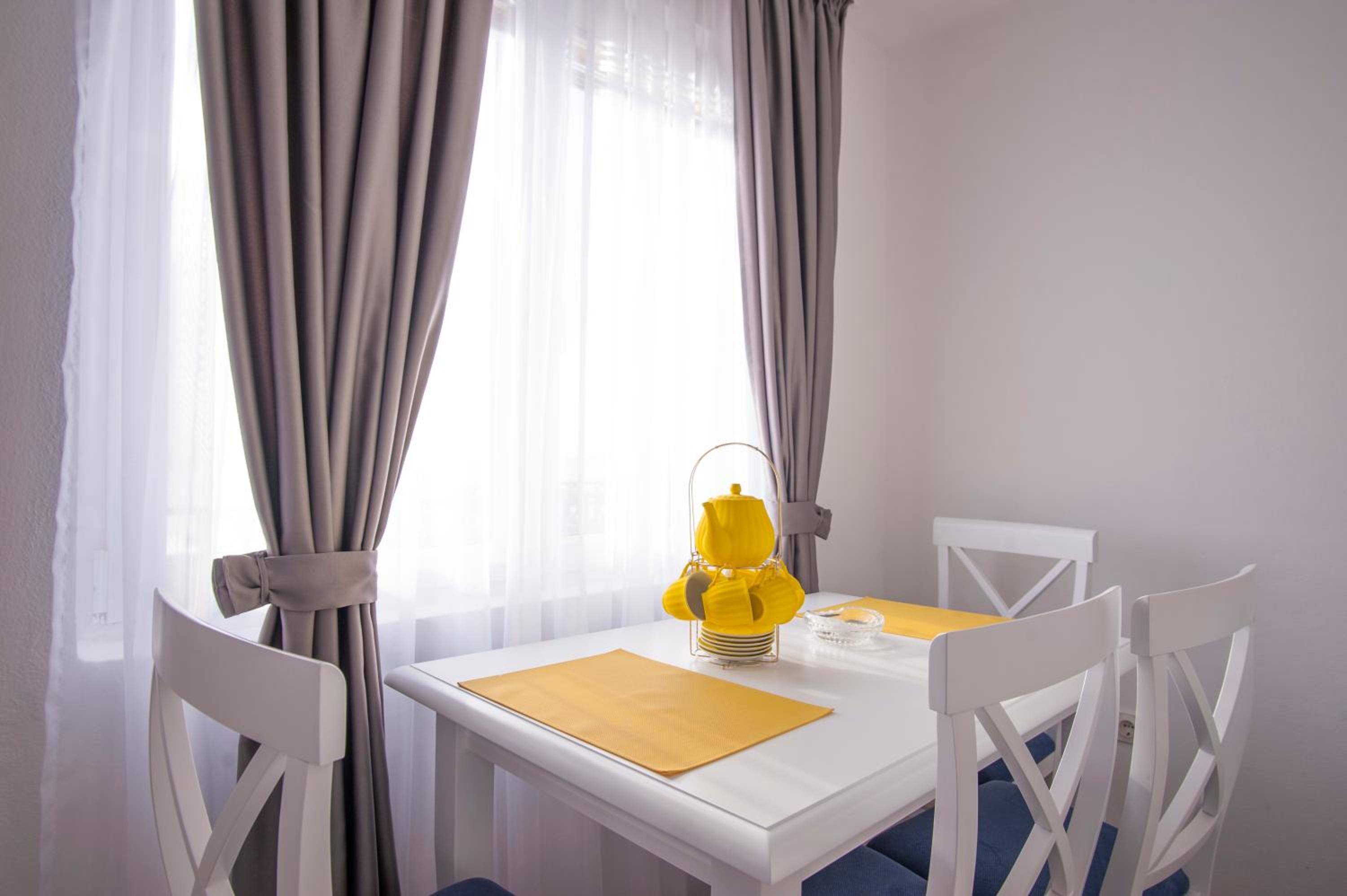 One-Bedroom Apartment with Balcony and Sea View photo 1