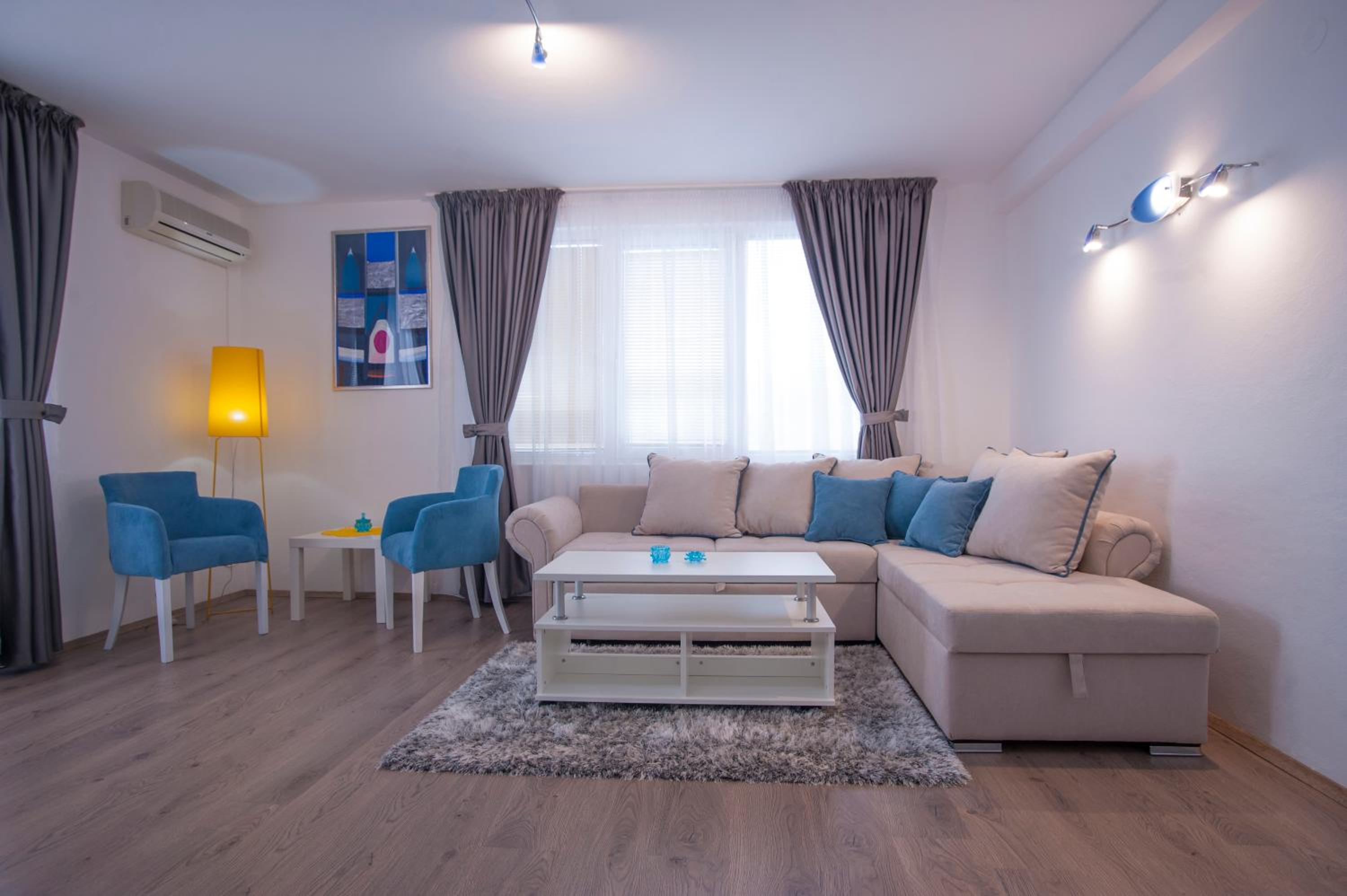 One-Bedroom Apartment with Terrace and Sea View photo 2
