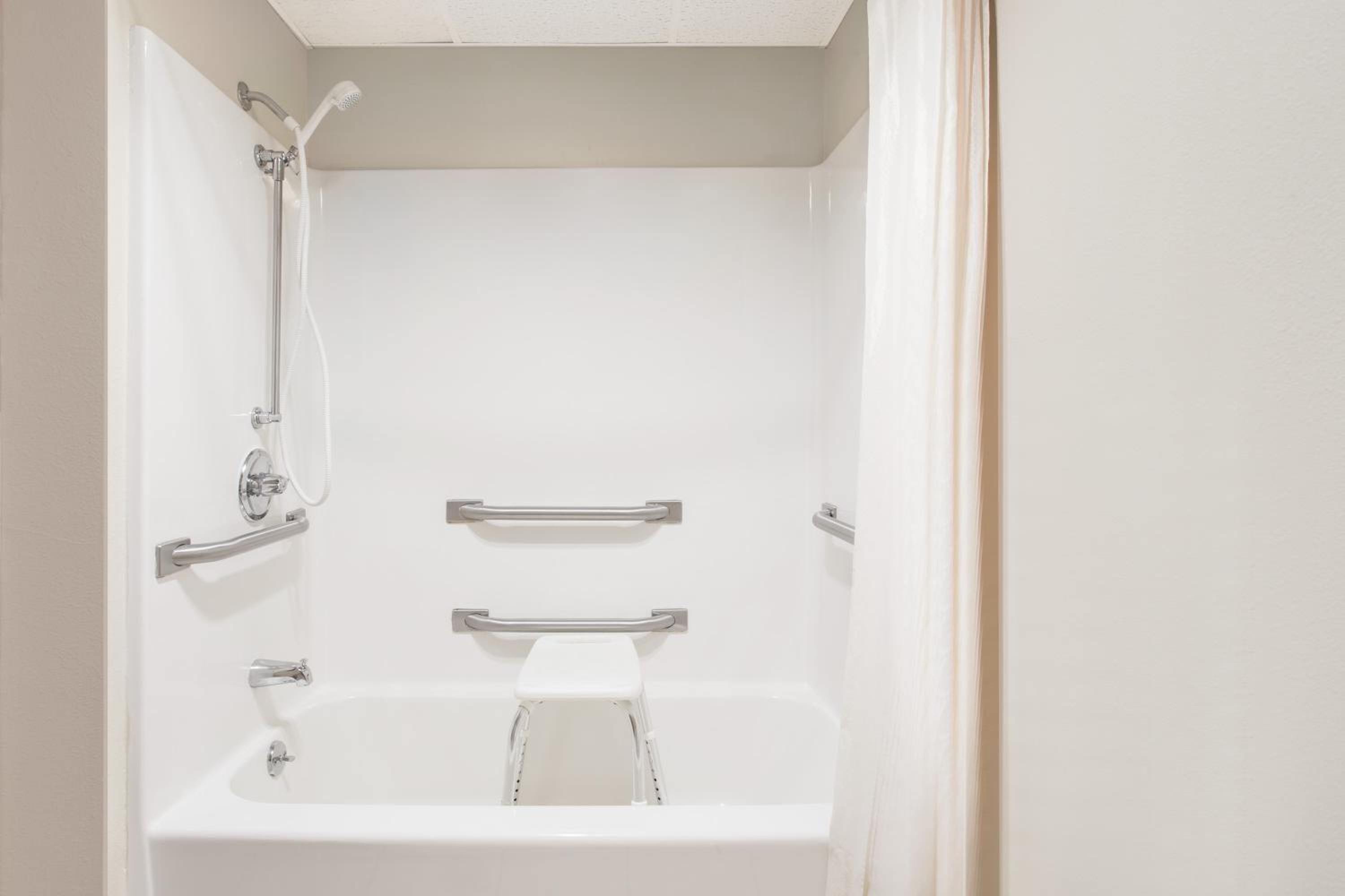 Queen Room - Mobility Access/Non-Smoking