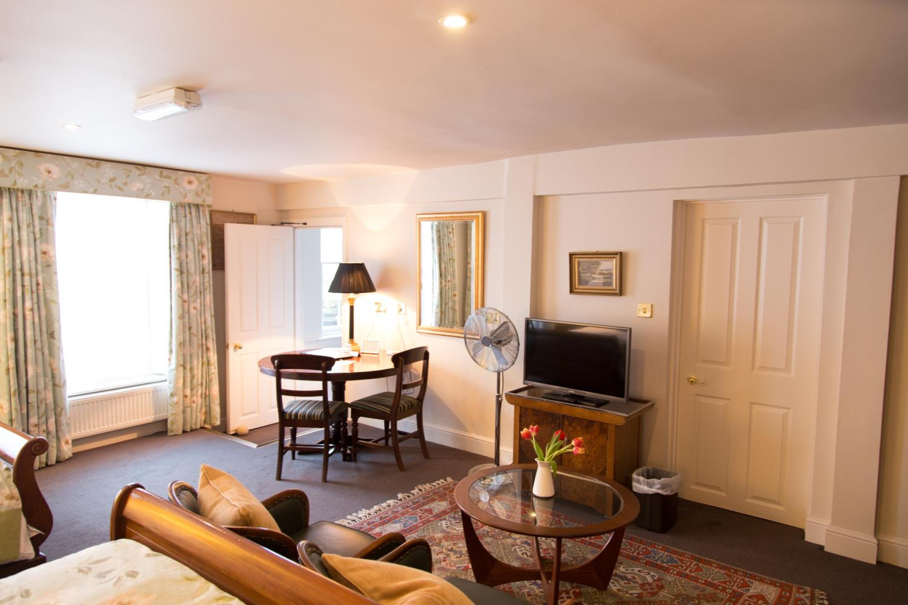 Superior Family Room photo 3