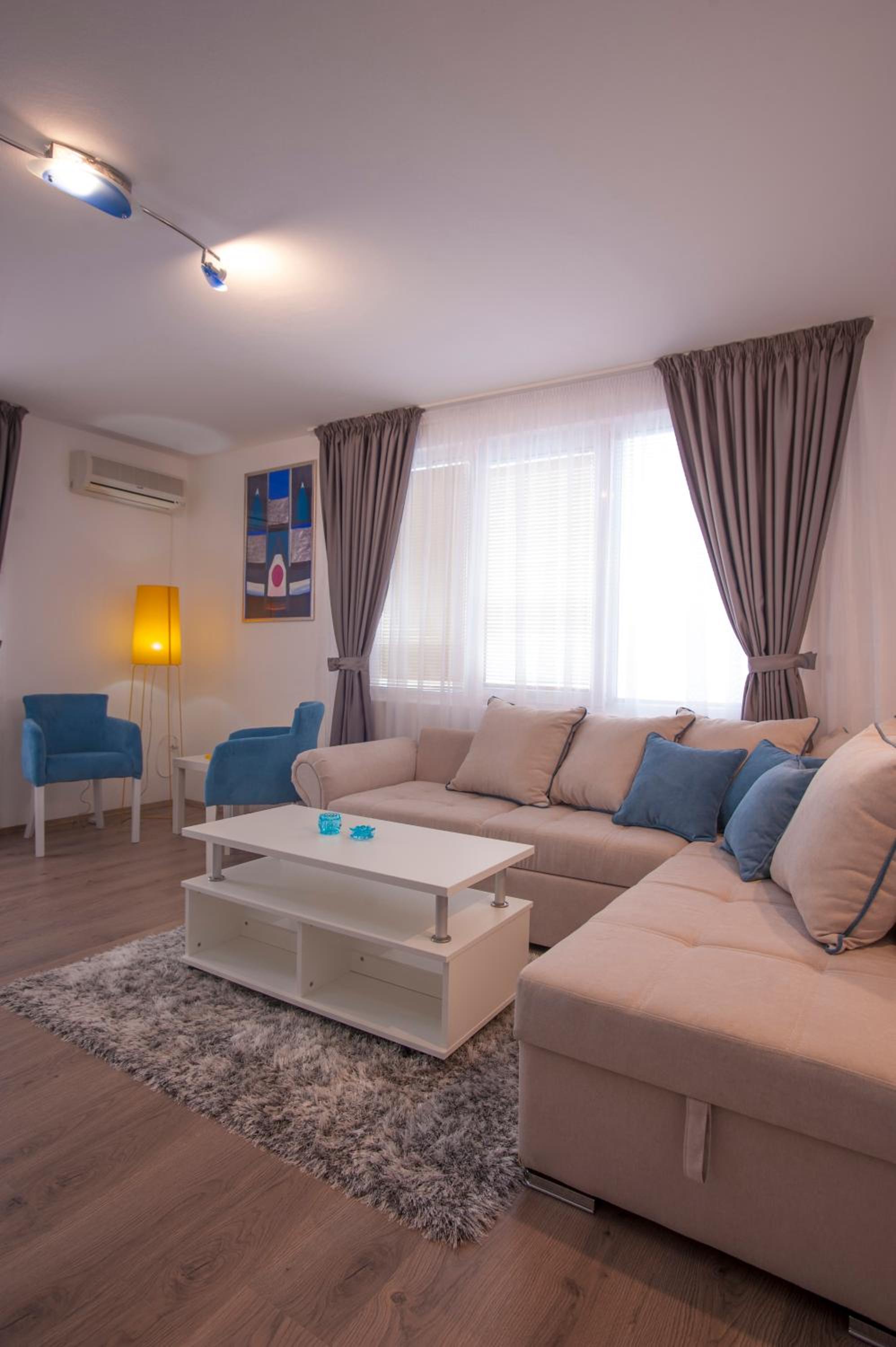 One-Bedroom Apartment with Terrace and Sea View photo 3