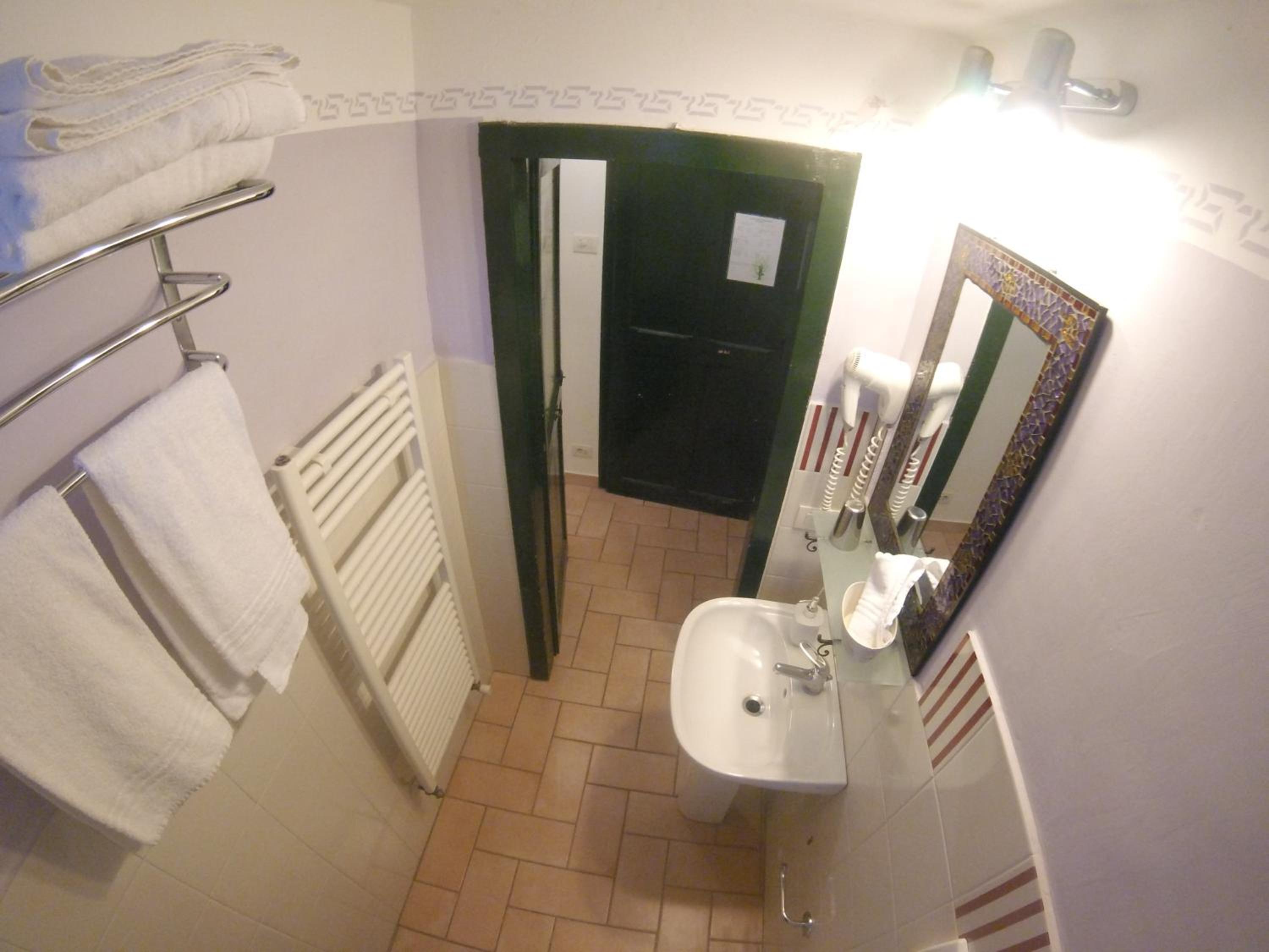 Quadruple Room - Photo 5