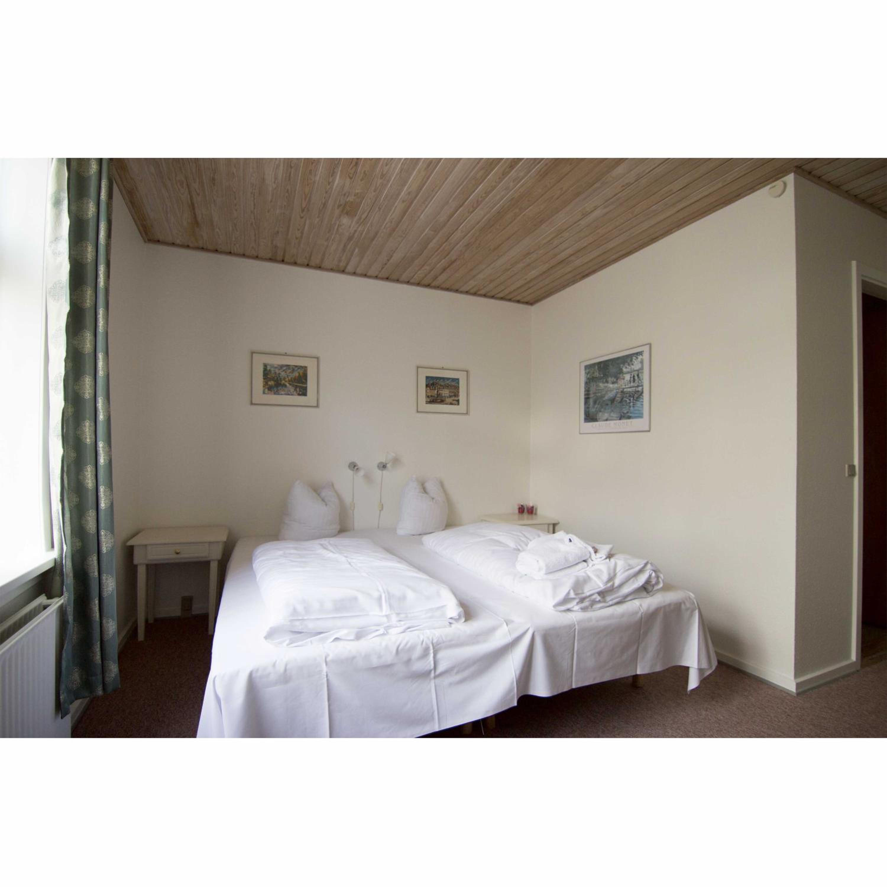 Double or Twin Room with Private Bathroom photo 3