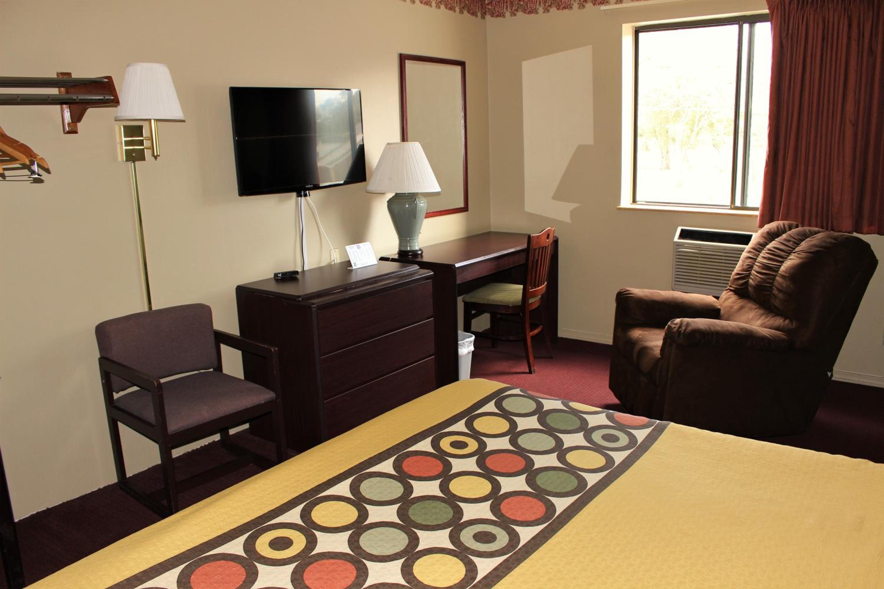 King Room - Non-Smoking - Photo 5