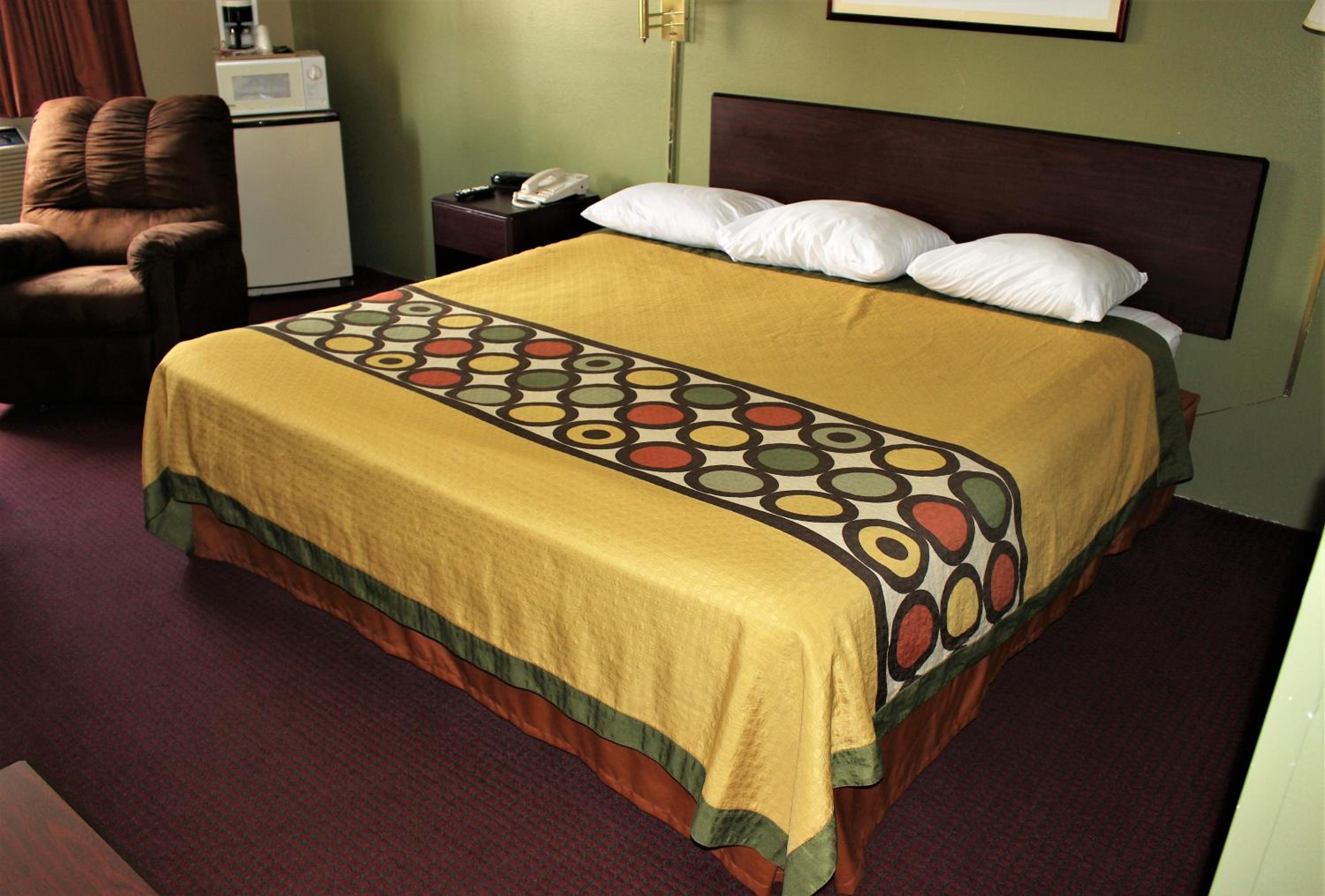 King Room - Non-Smoking - Photo 1