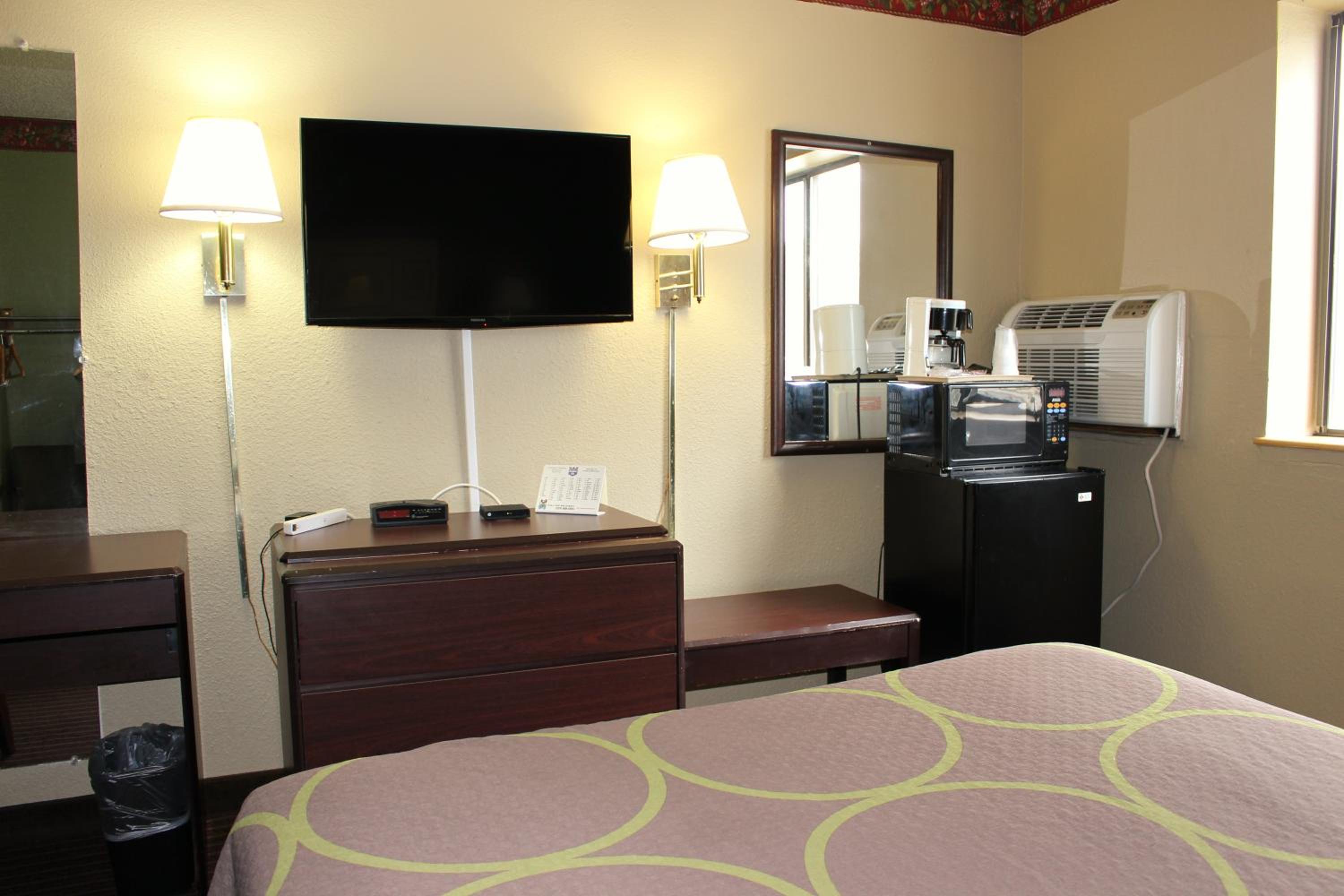 King Room - Non-Smoking - Photo 6