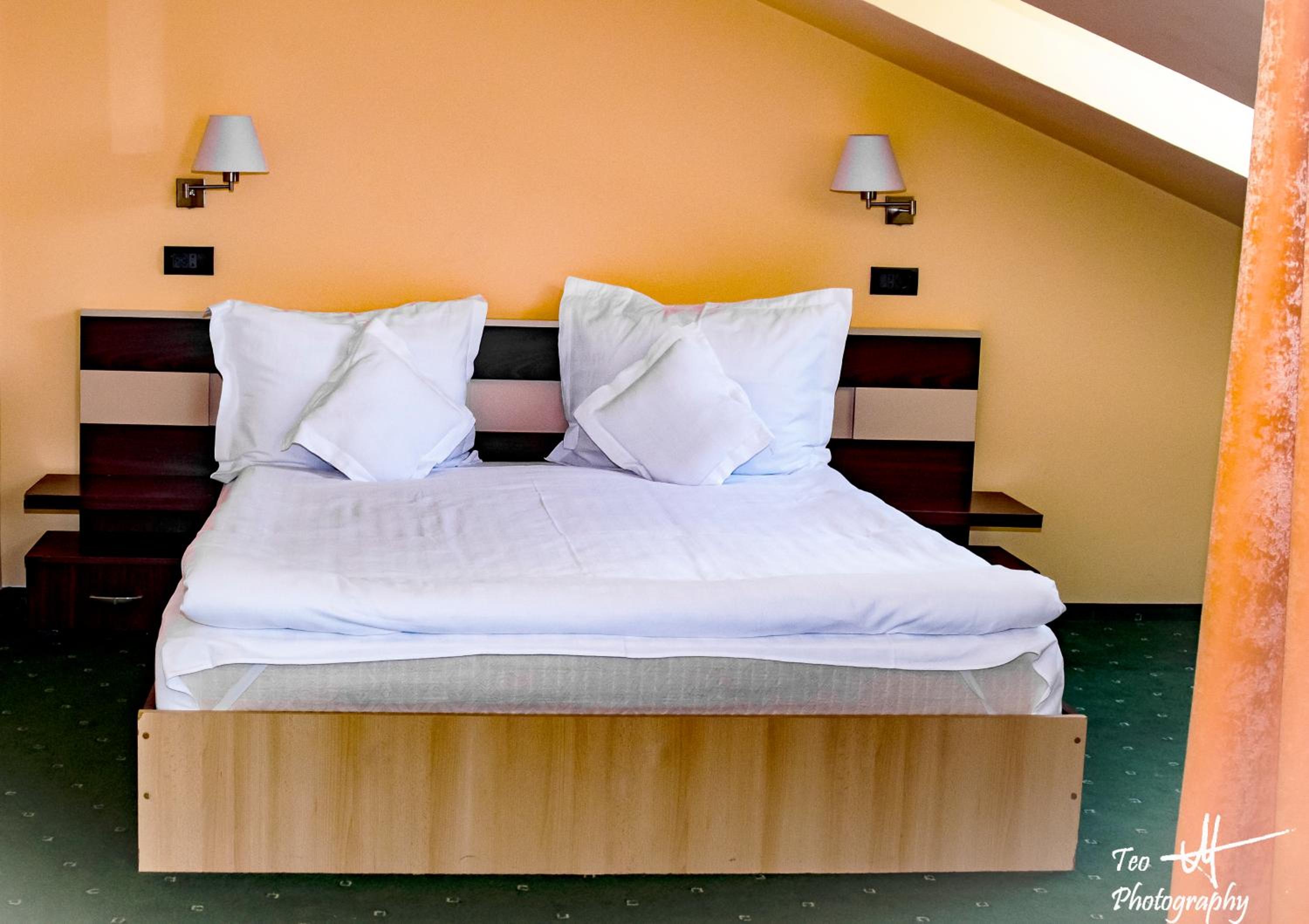 Double Room - Photo 5