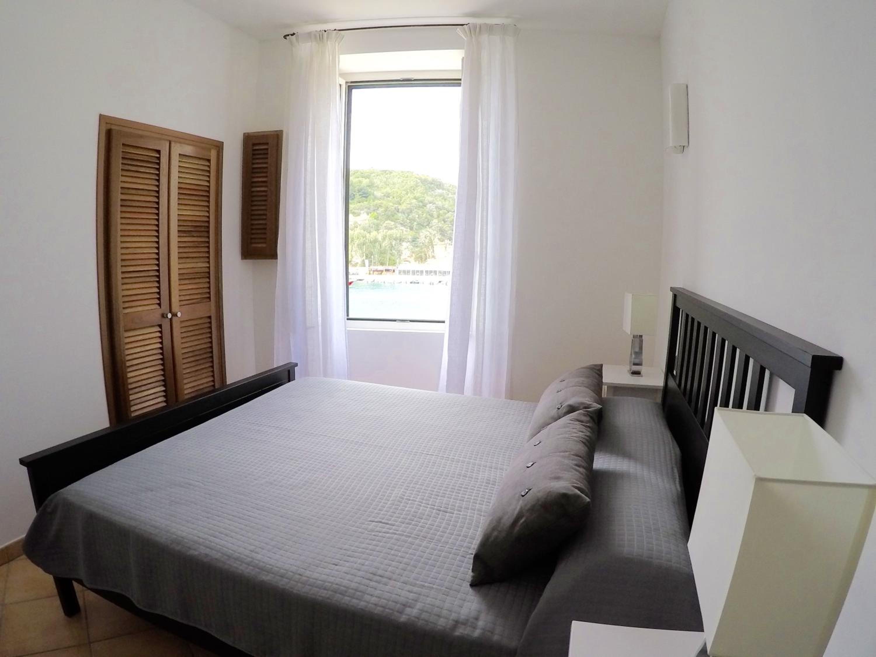 Three-Bedroom Apartment - Photo 7