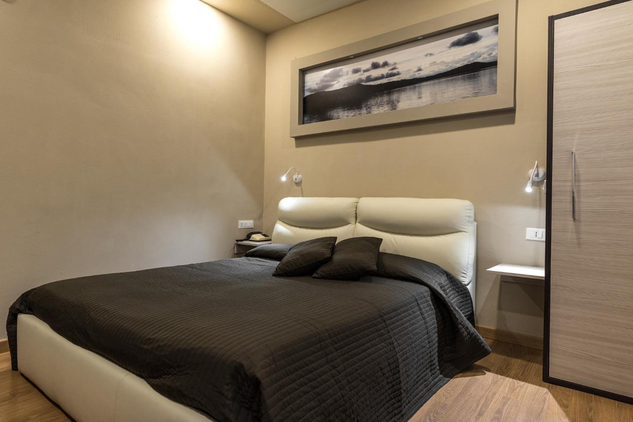 Double or Twin Room - Photo 3