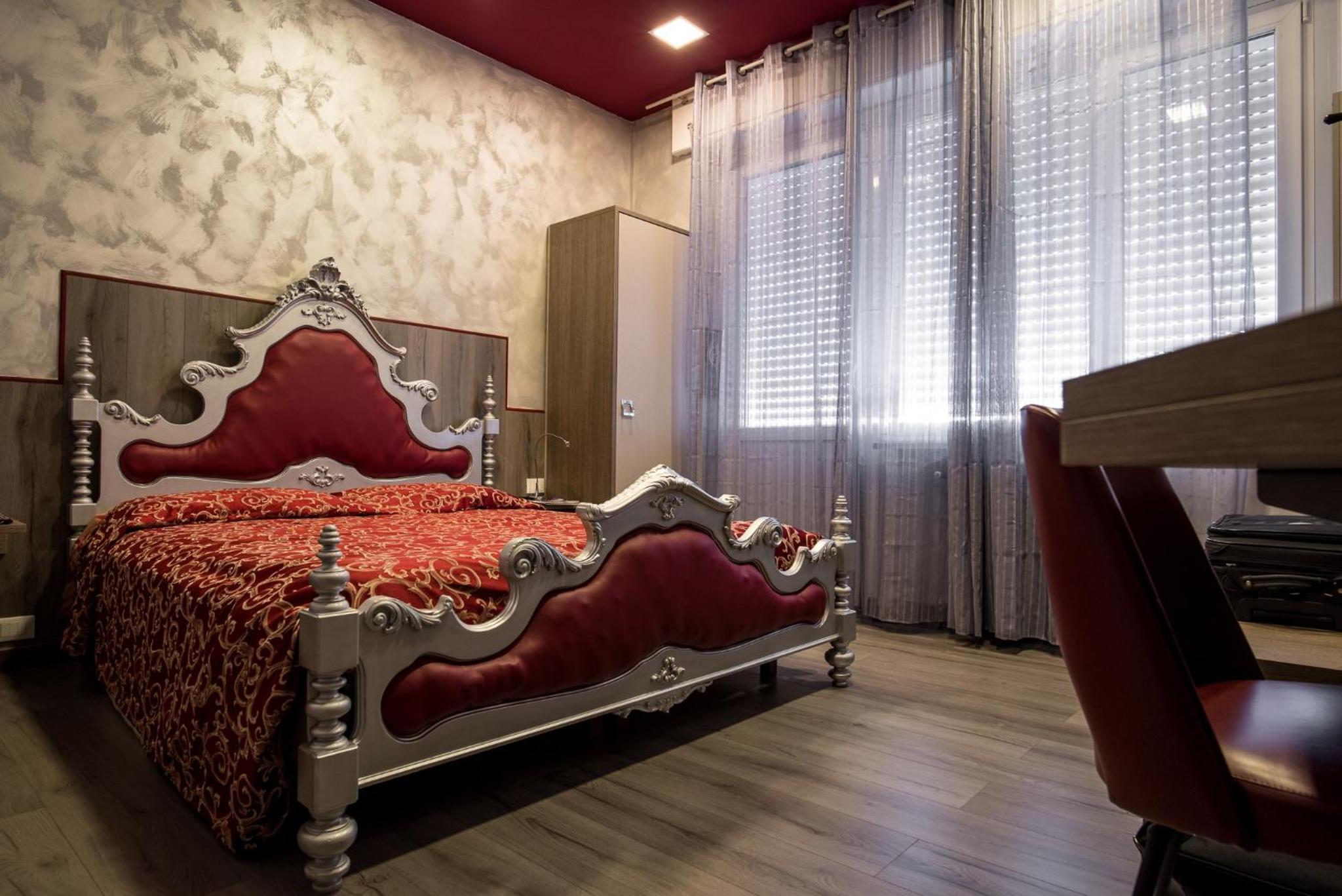 Double or Twin Room - Photo 11